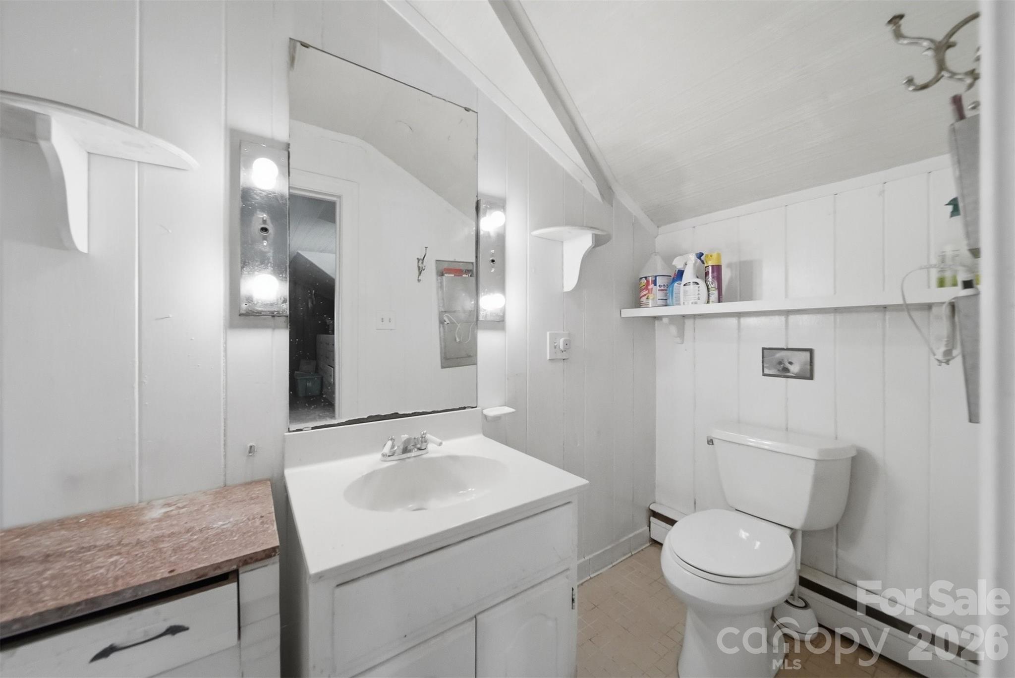 826 S College Avenue — Newton
