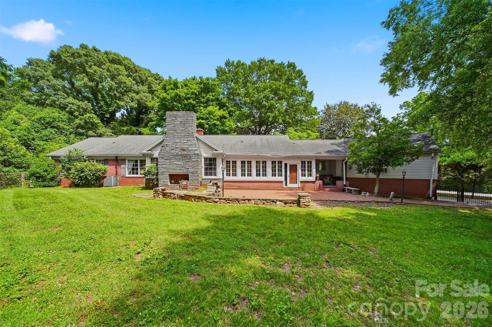 826 S College Avenue — Newton