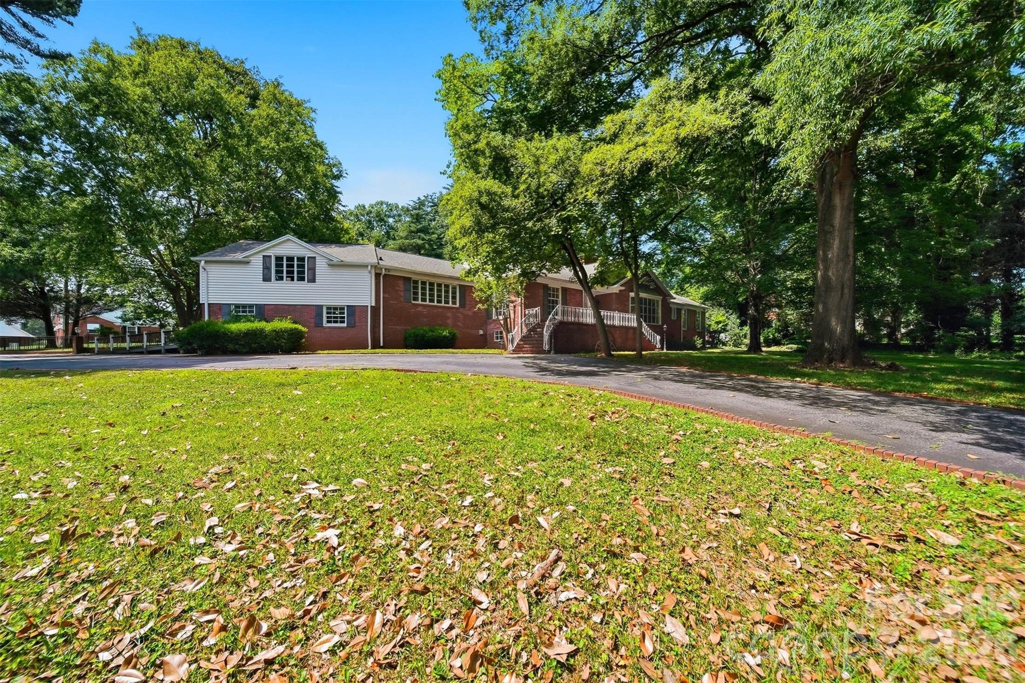826 S College Avenue — Newton
