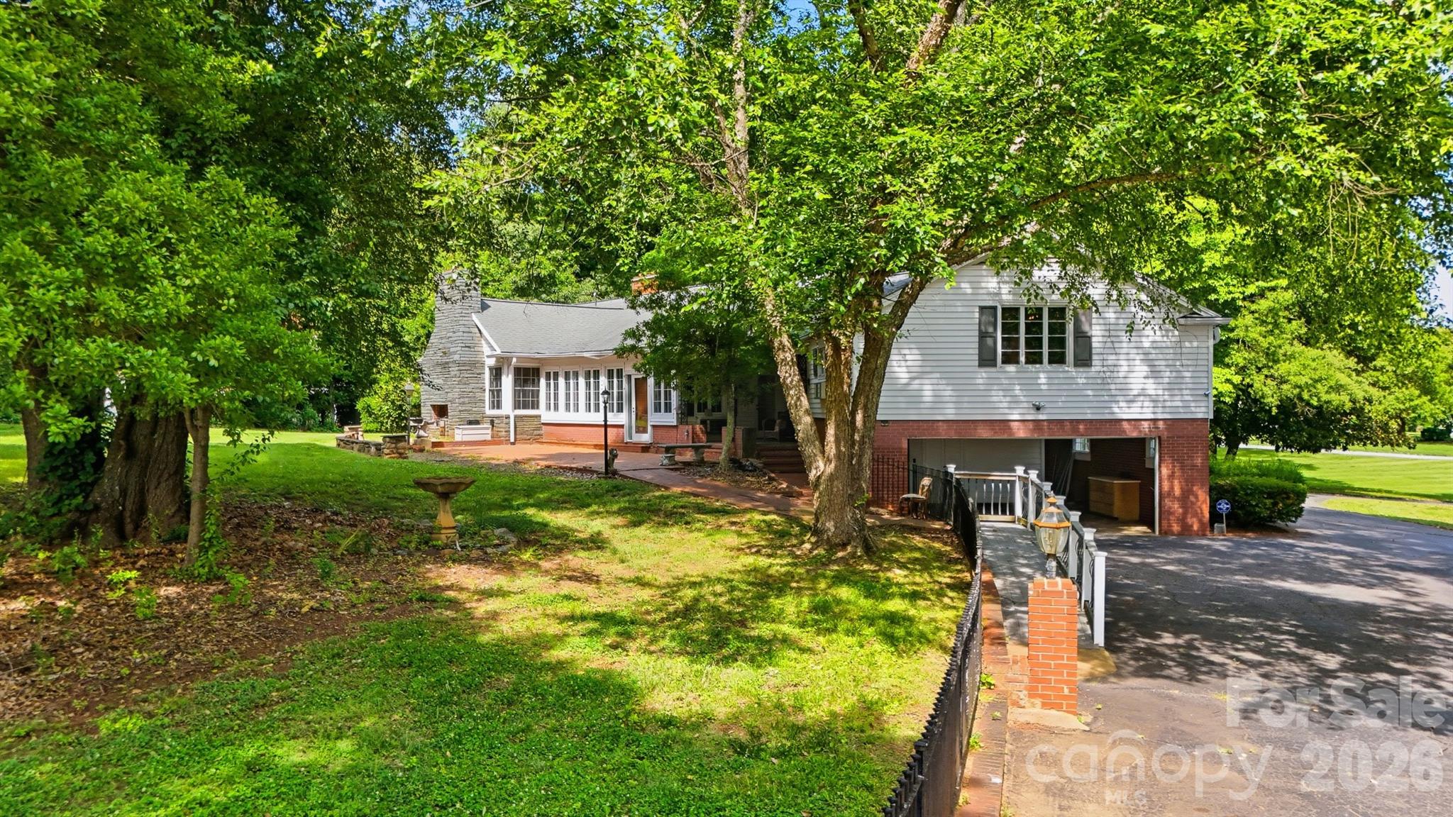 826 S College Avenue — Newton