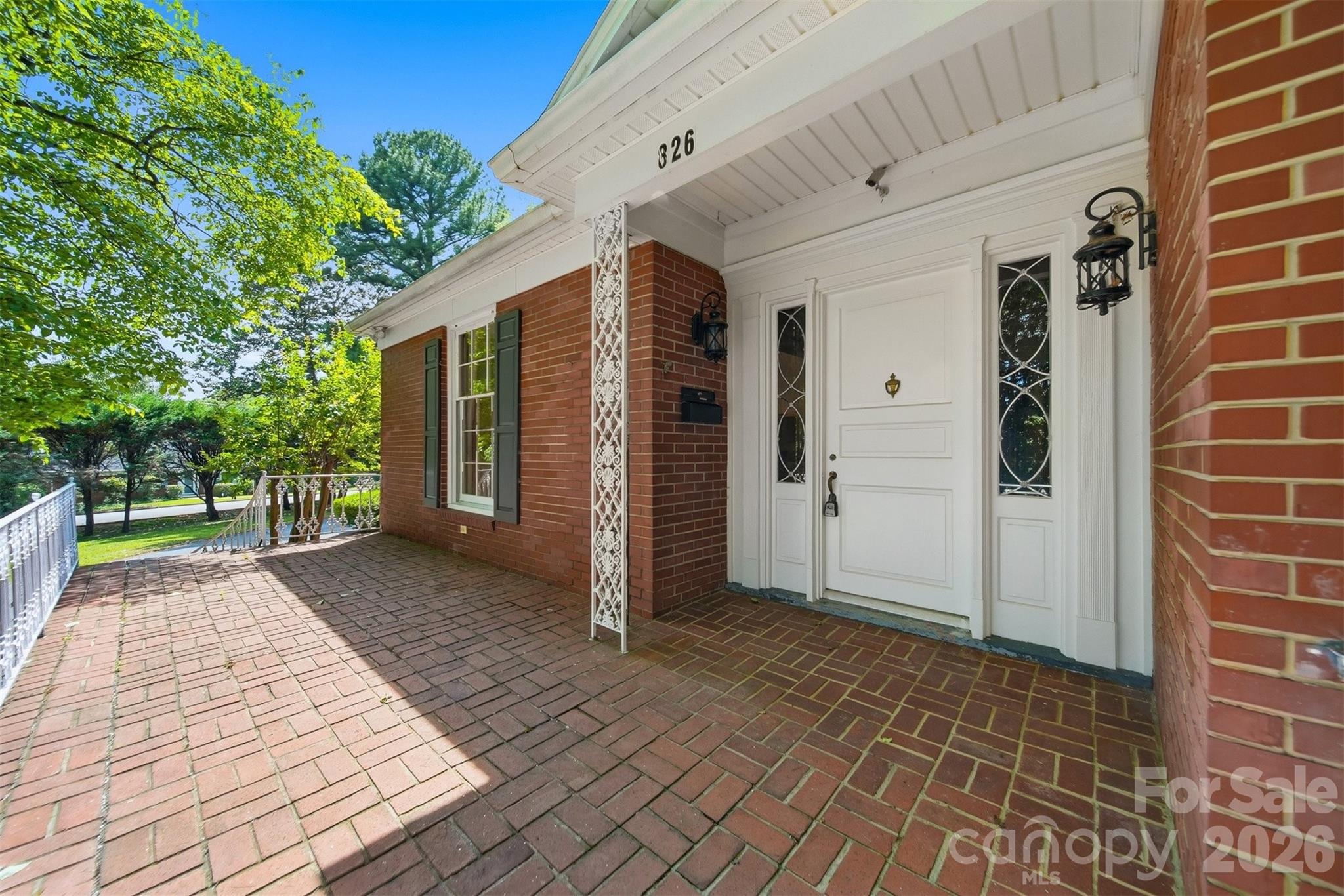 826 S College Avenue — Newton