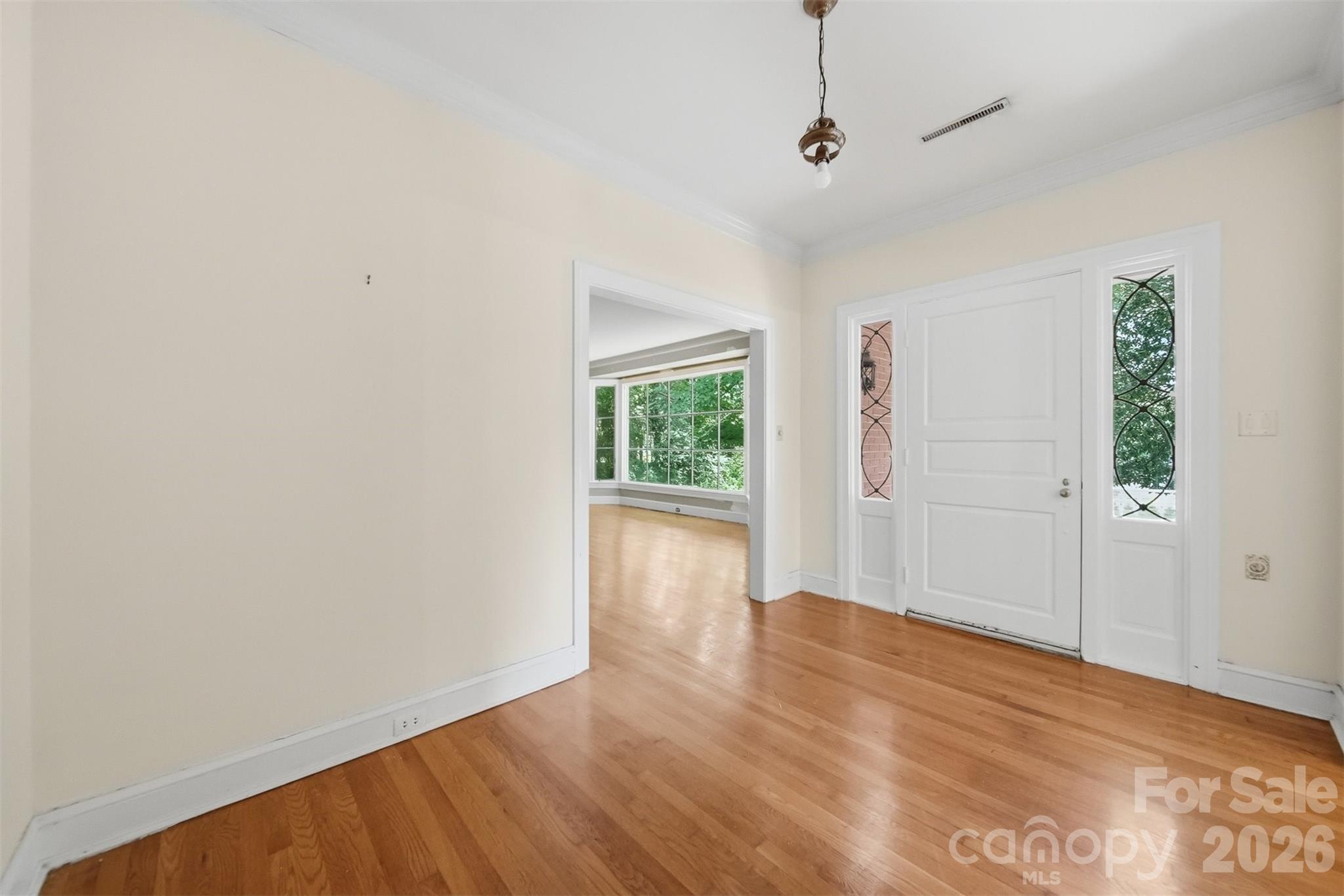 826 S College Avenue — Newton