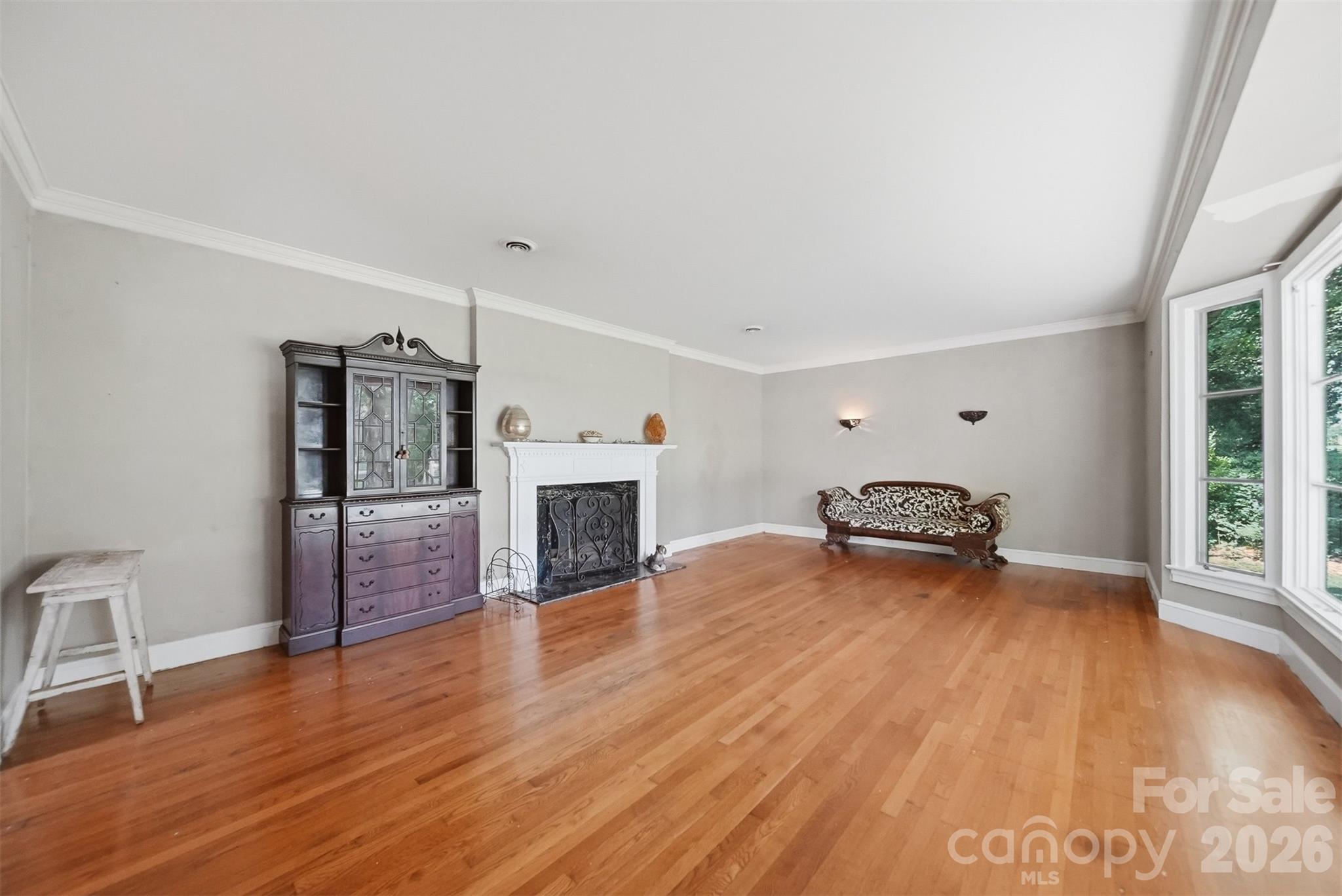 826 S College Avenue — Newton