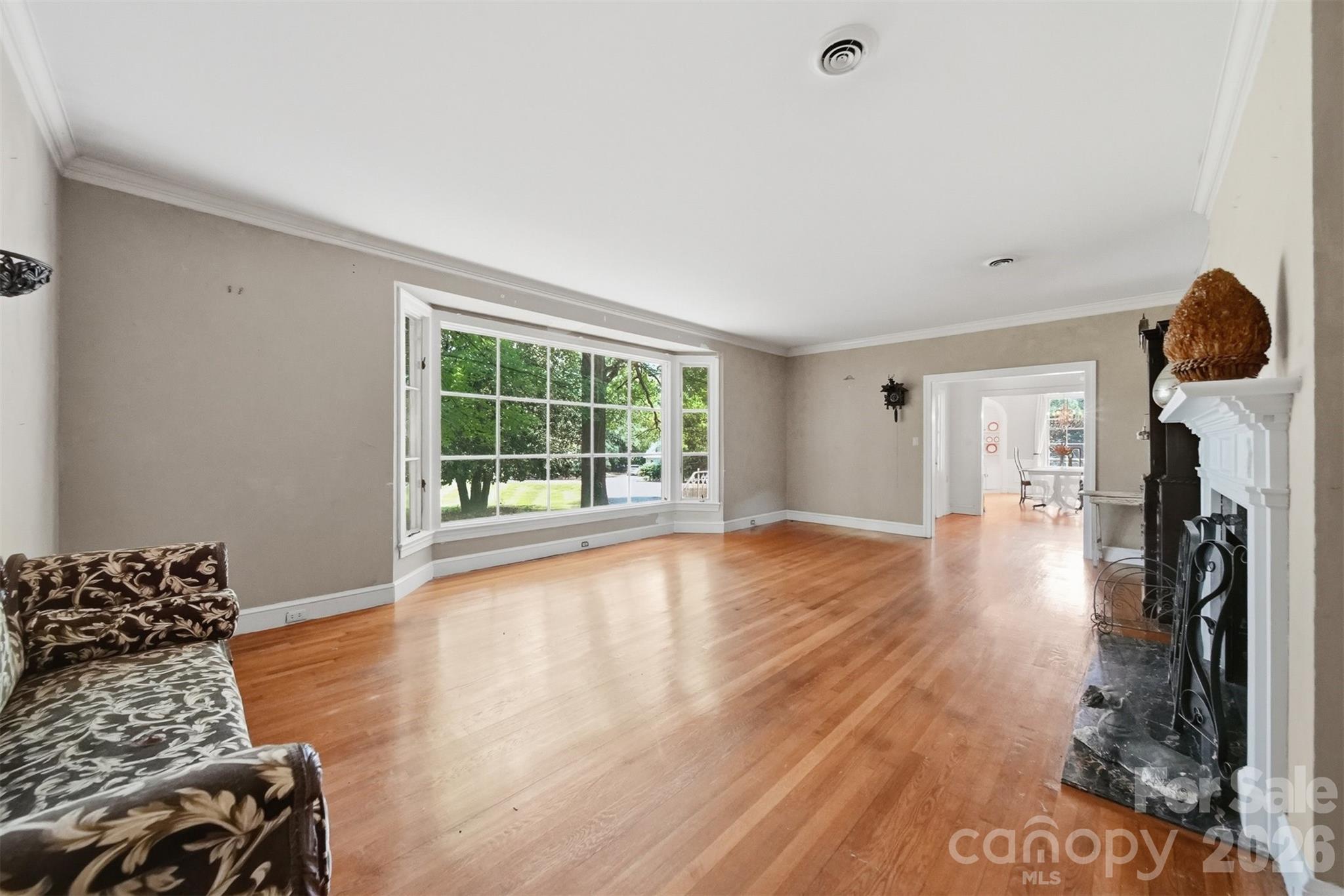 826 S College Avenue — Newton