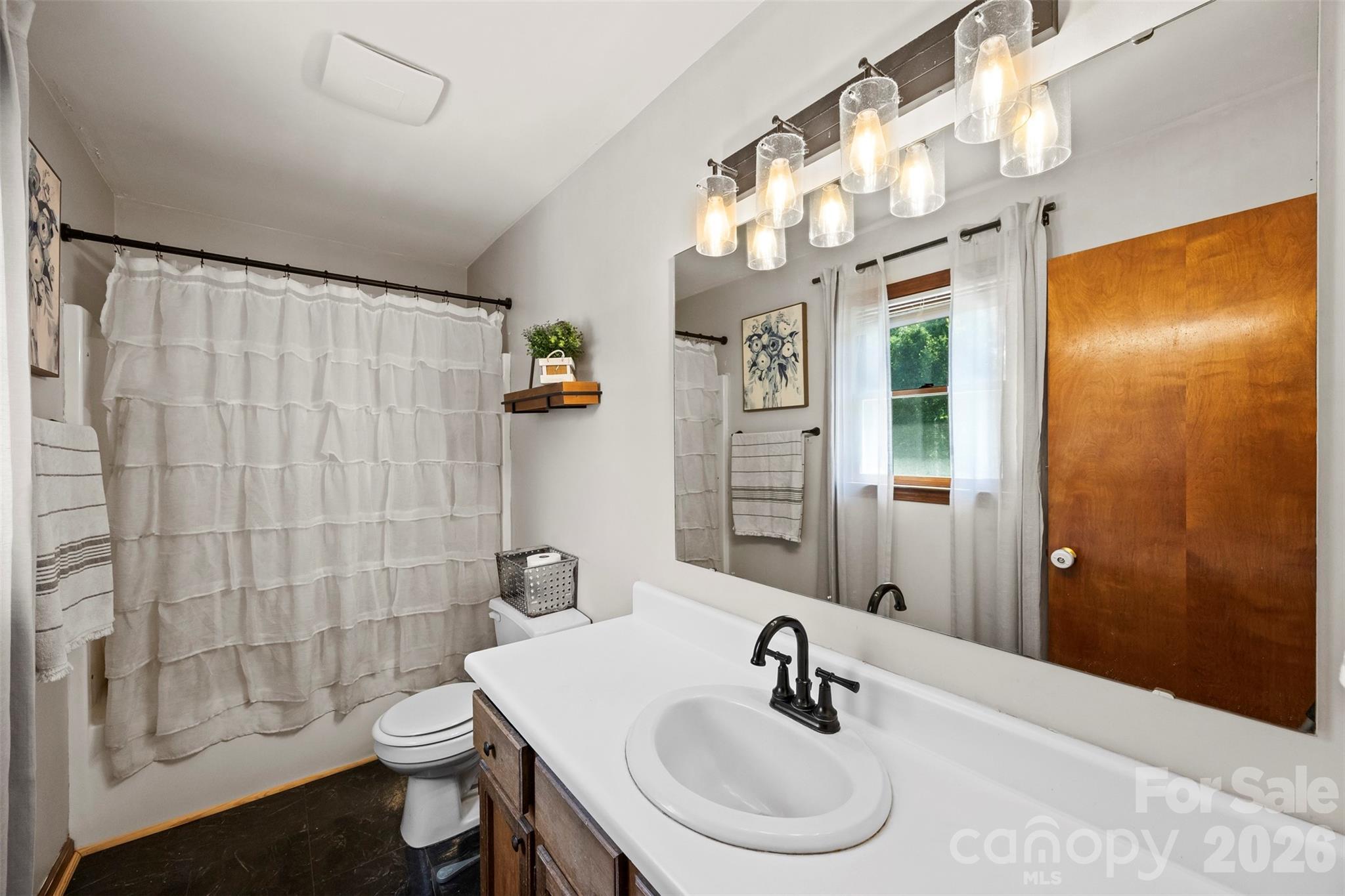 2600 Filbert Highway — Clover