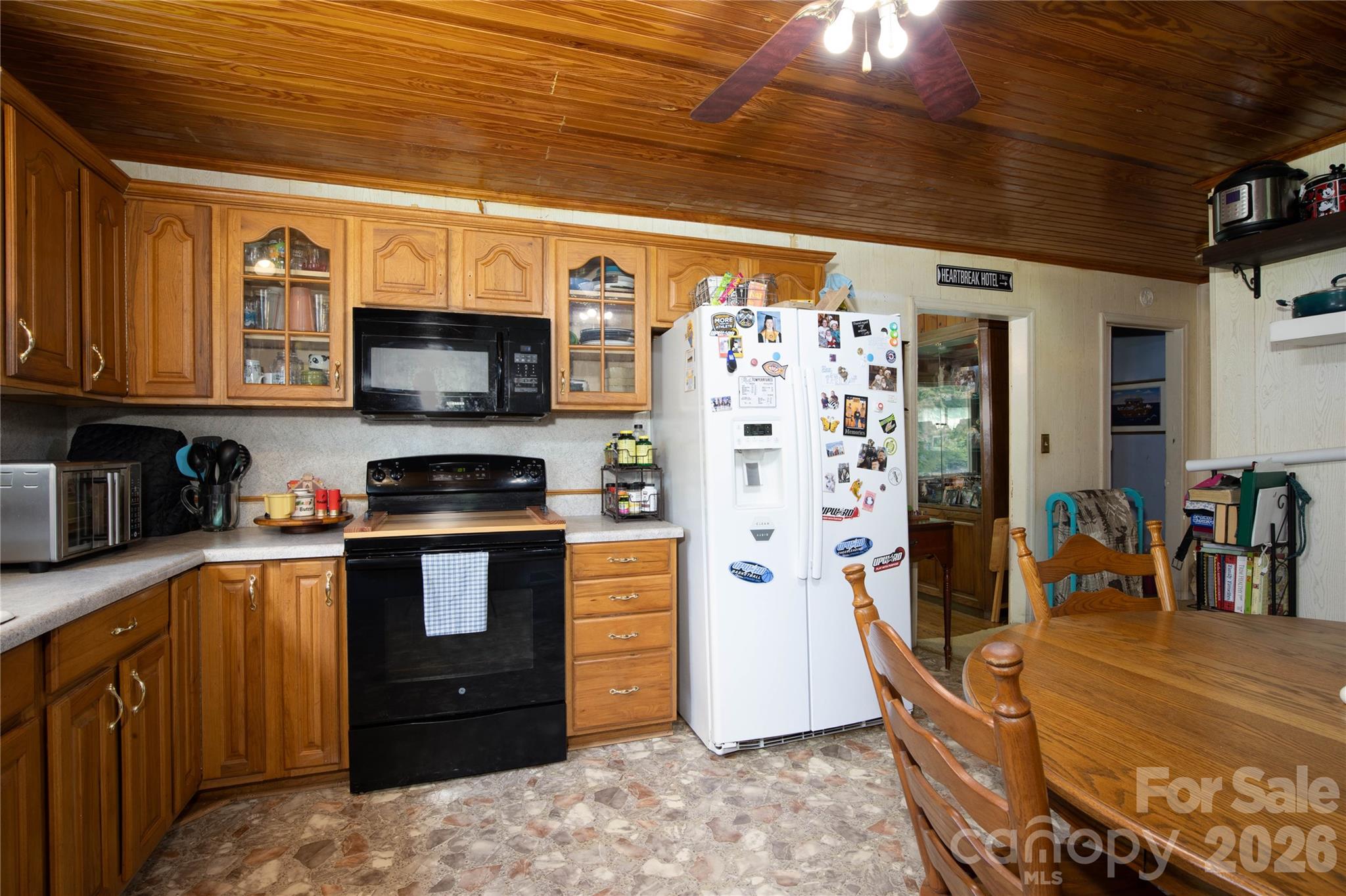 1424 Bear Creek Road — Bakersville