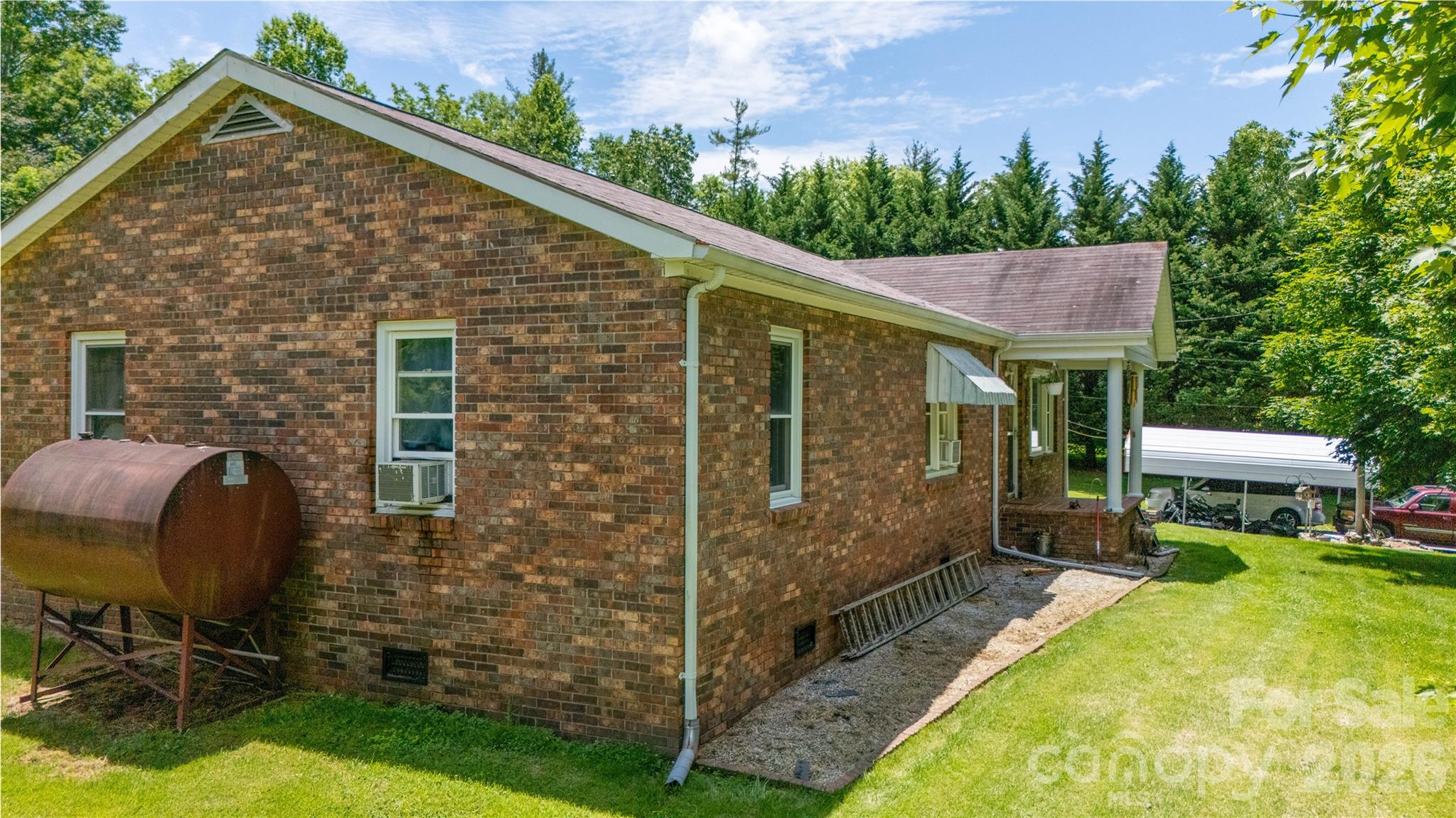 1424 Bear Creek Road — Bakersville
