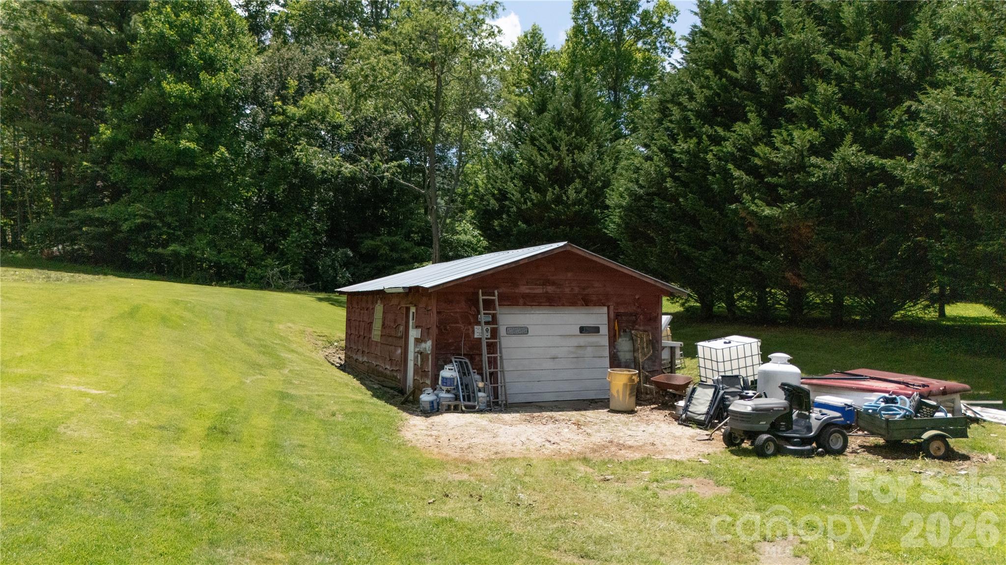 1424 Bear Creek Road — Bakersville