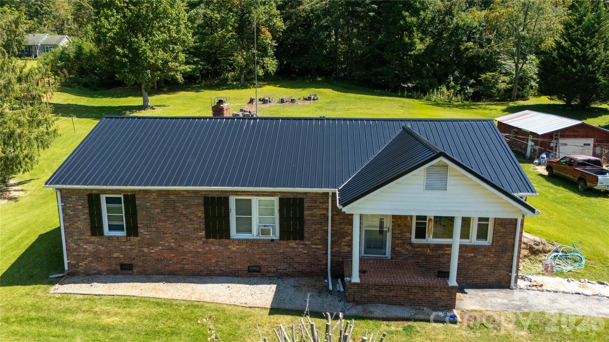 1424 Bear Creek Road — Bakersville