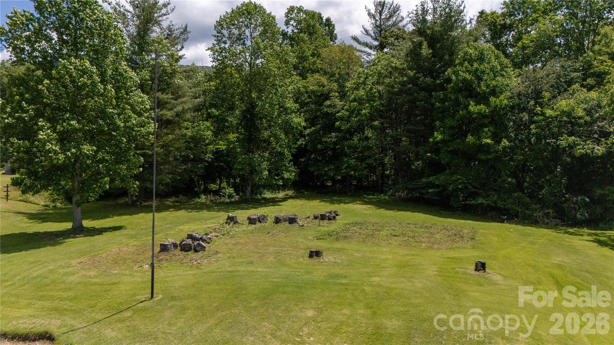 1424 Bear Creek Road — Bakersville