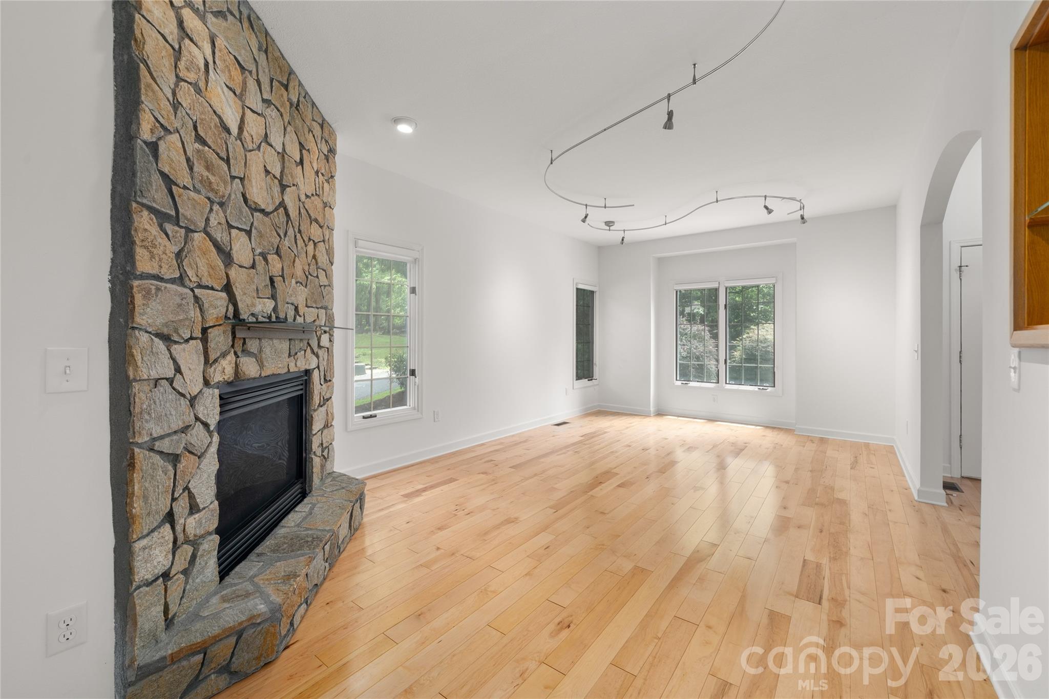 135 Buffalo Trail — Asheville