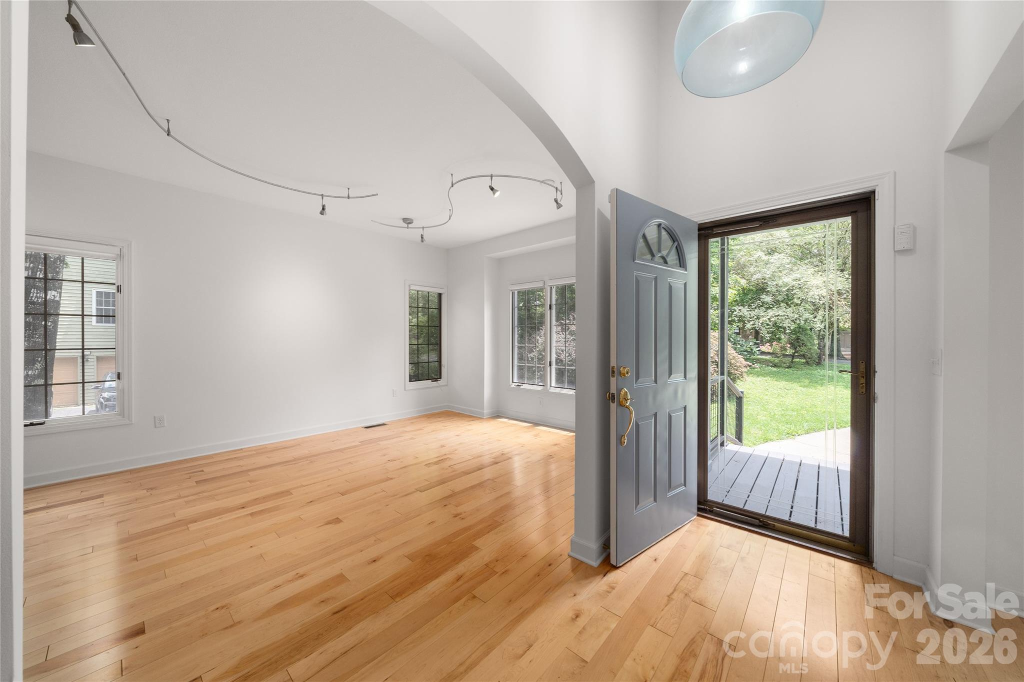 135 Buffalo Trail — Asheville