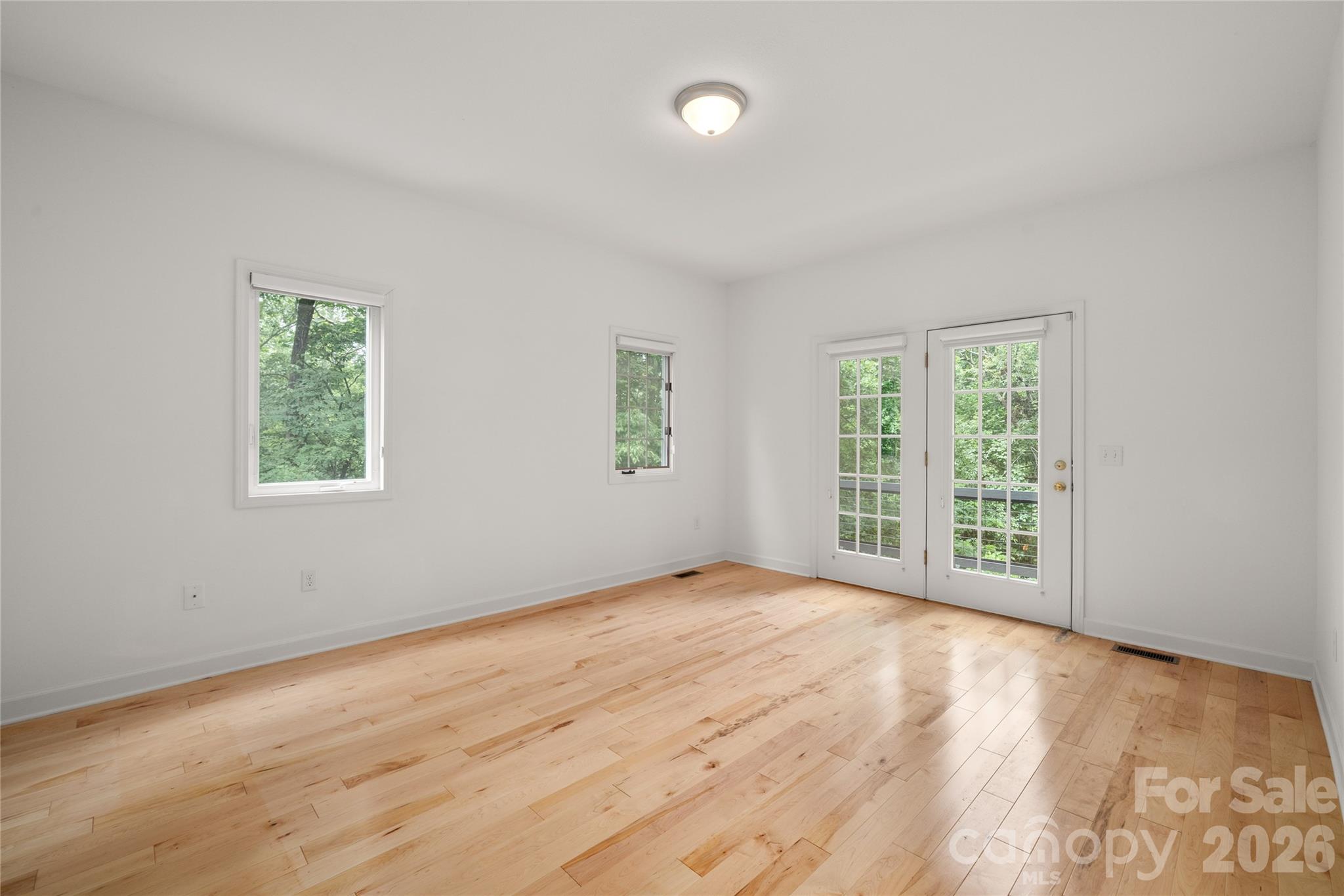 135 Buffalo Trail — Asheville