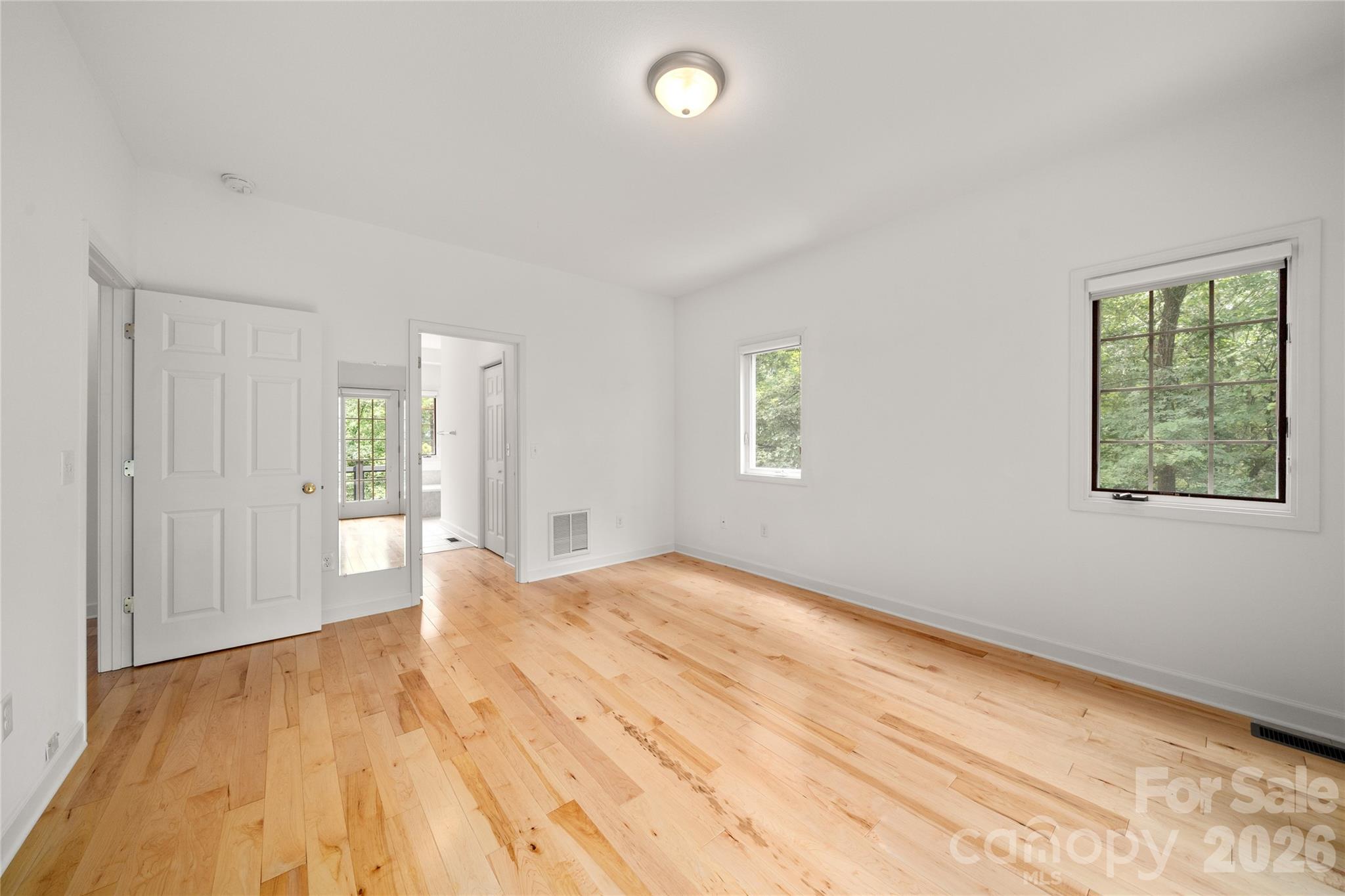 135 Buffalo Trail — Asheville