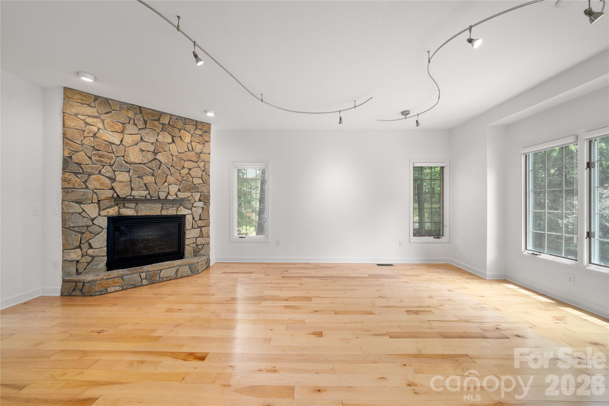 135 Buffalo Trail — Asheville