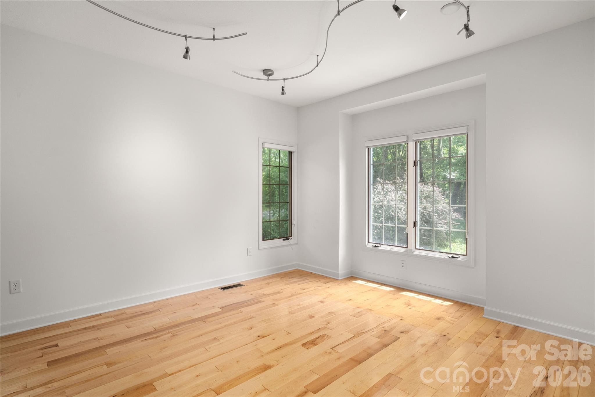 135 Buffalo Trail — Asheville