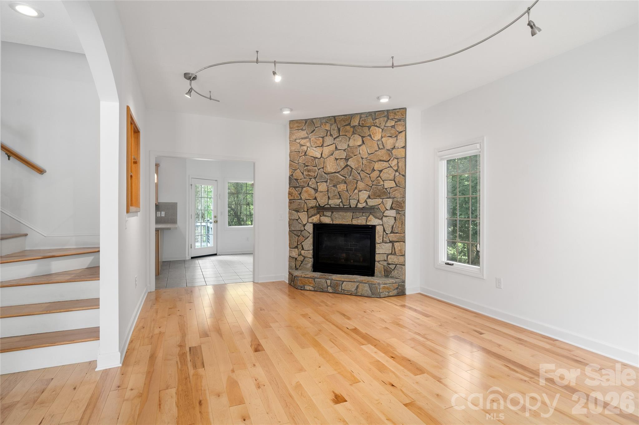 135 Buffalo Trail — Asheville