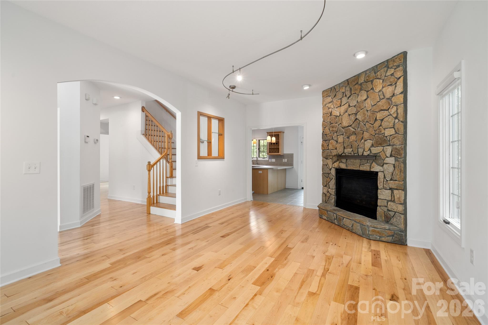 135 Buffalo Trail — Asheville