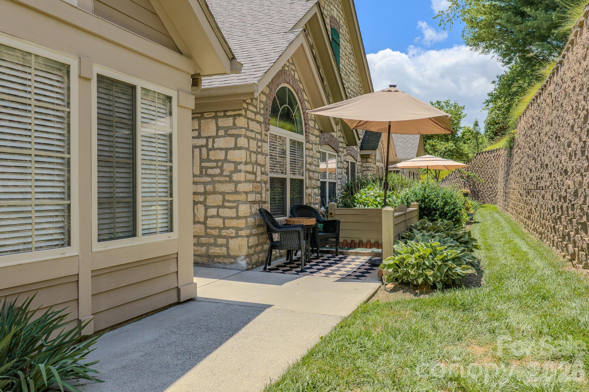 52 Mountain Meadow Circle — Weaverville