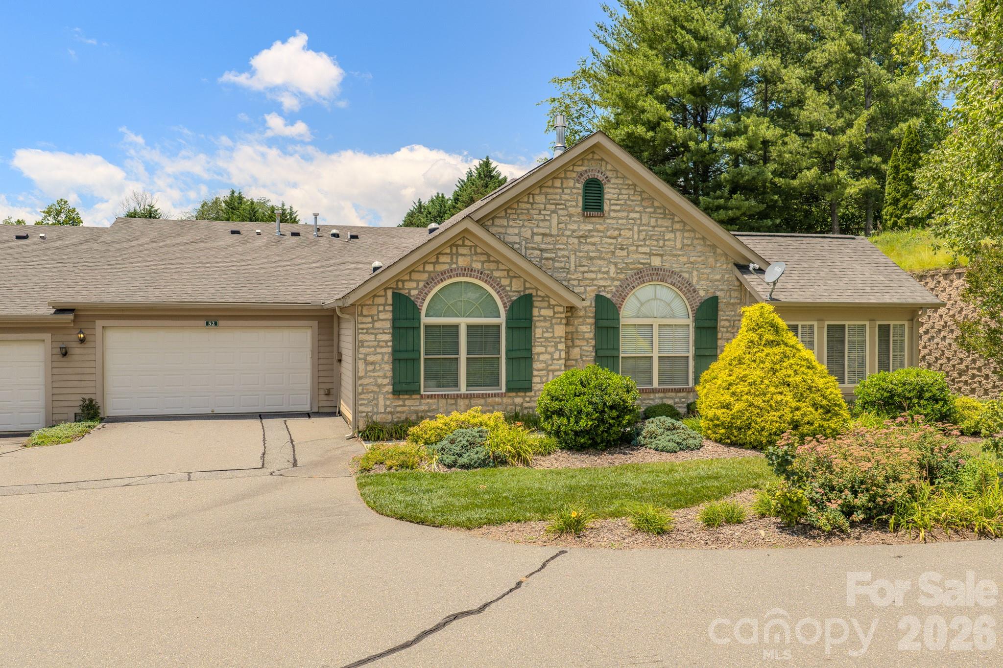 52 Mountain Meadow Circle — Weaverville