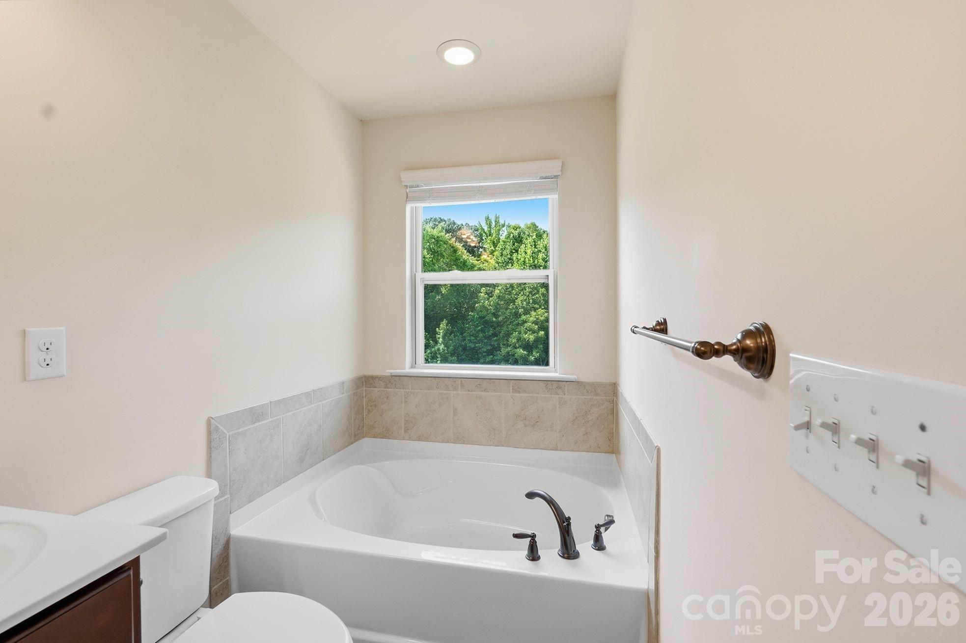 9411 Glenburn Lane — Charlotte