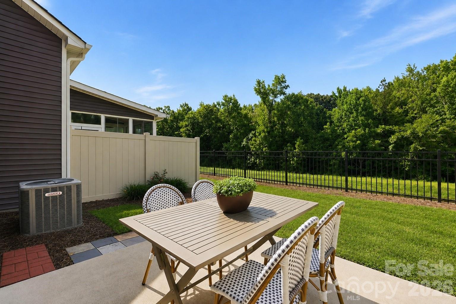 9411 Glenburn Lane — Charlotte