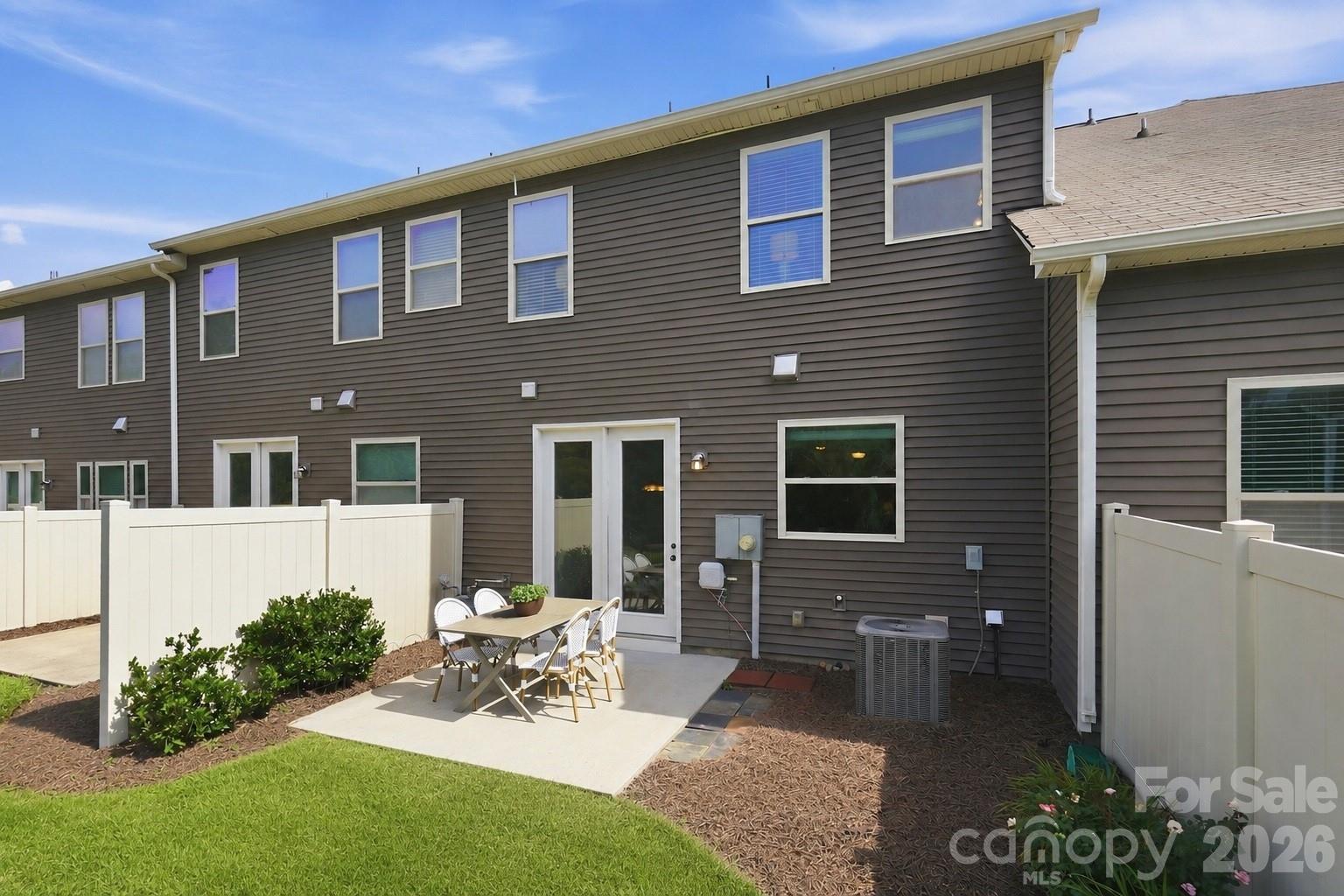 9411 Glenburn Lane — Charlotte