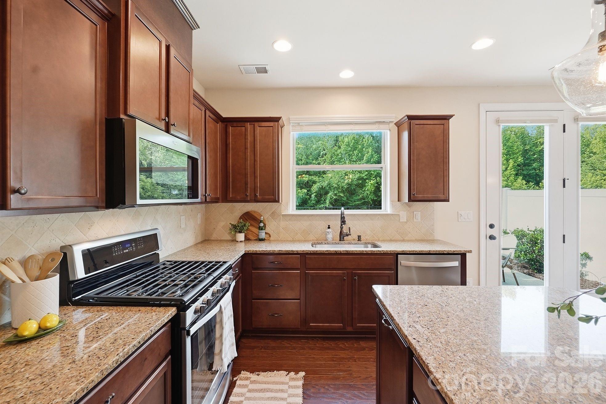 9411 Glenburn Lane — Charlotte