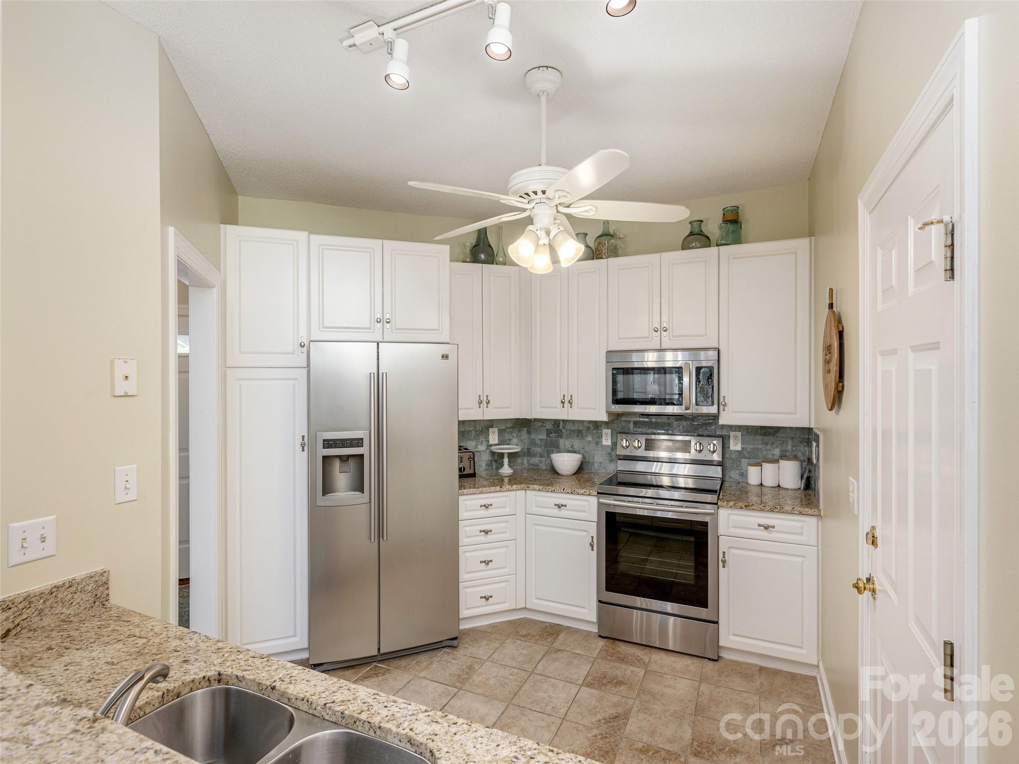 171 Ashefield Court — Hendersonville
