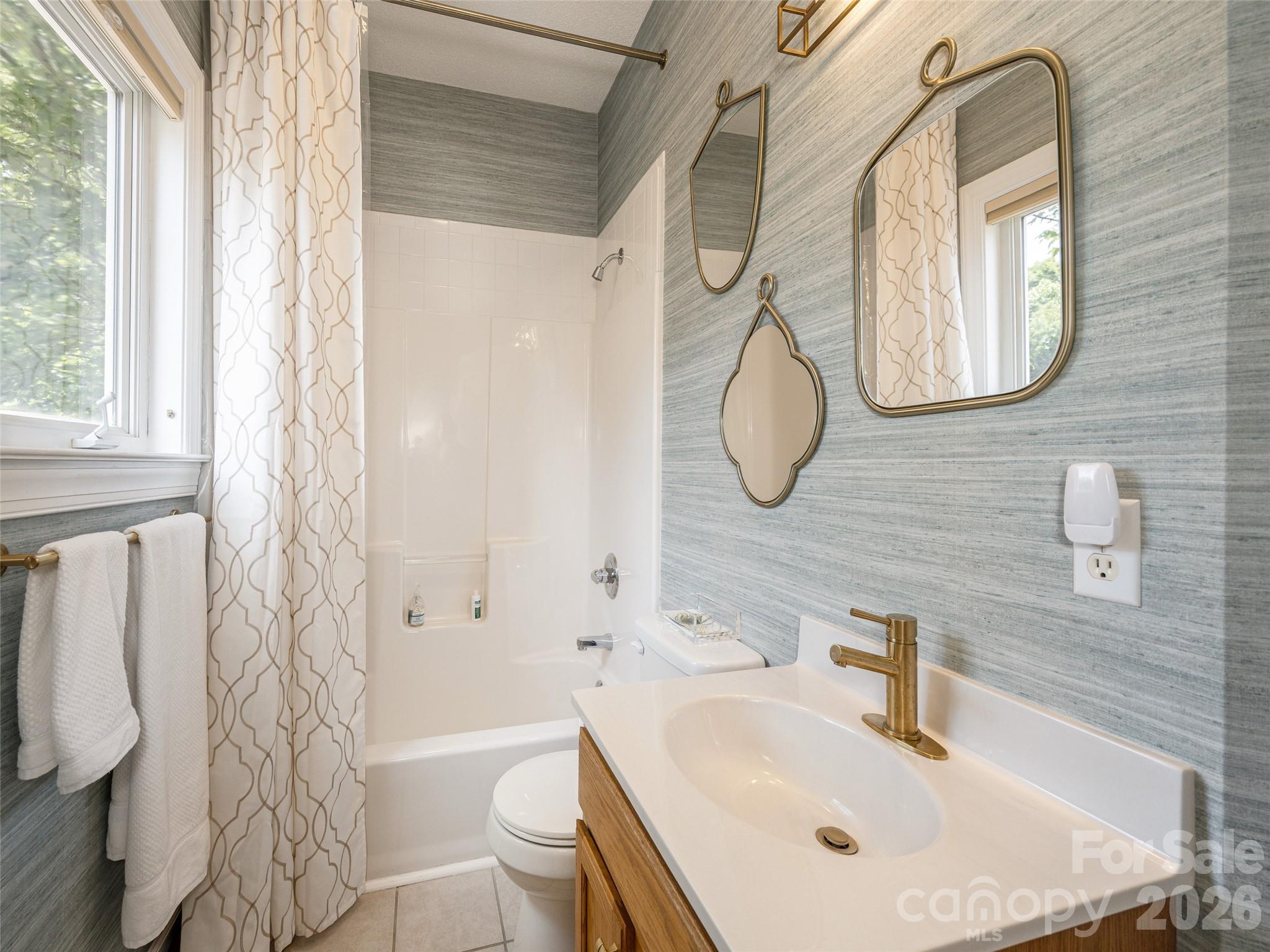 171 Ashefield Court — Hendersonville