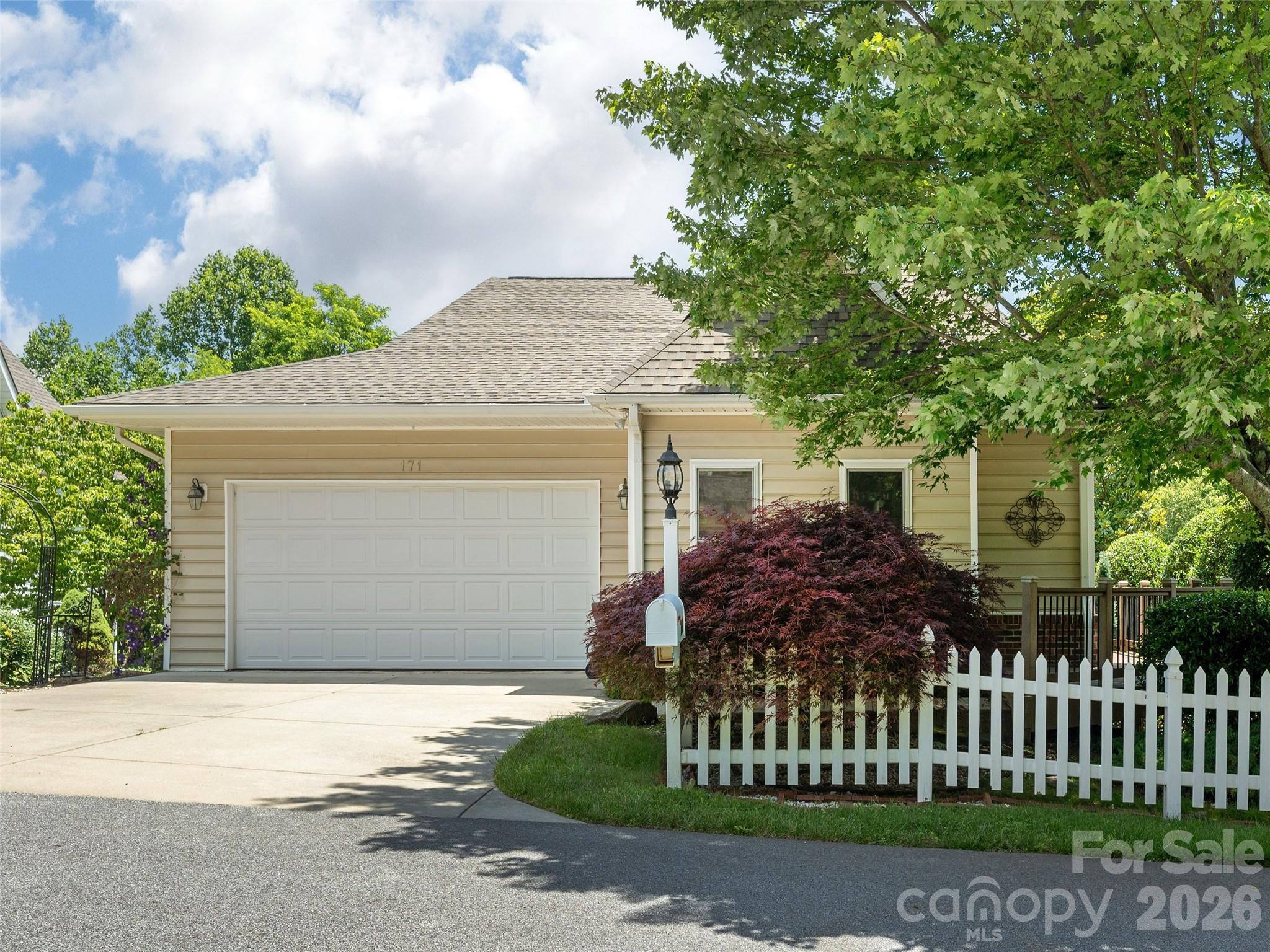 171 Ashefield Court — Hendersonville