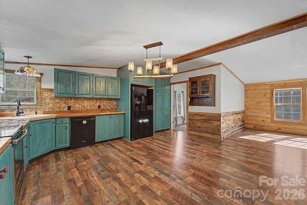 1668 Buff Creek Road — Sylva