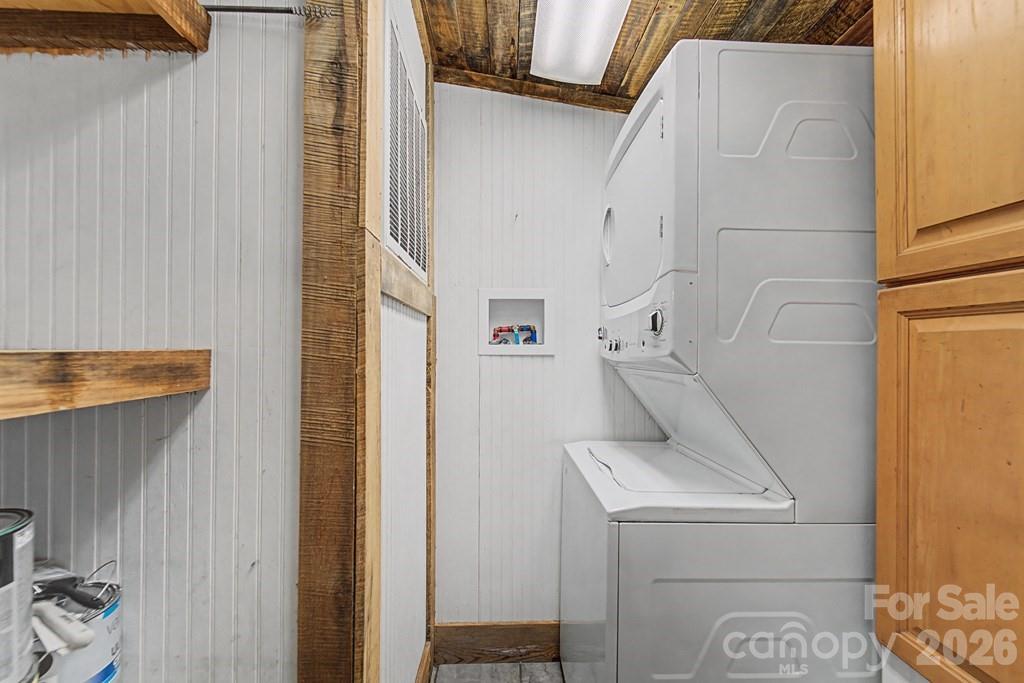 1668 Buff Creek Road — Sylva