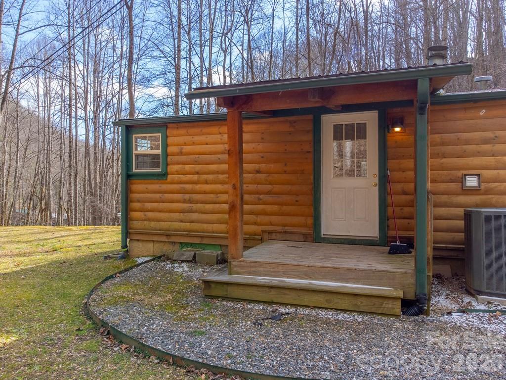1668 Buff Creek Road — Sylva
