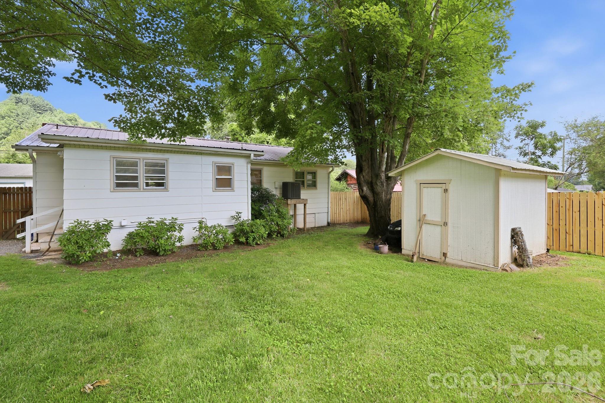 31 Edwards Street — Waynesville