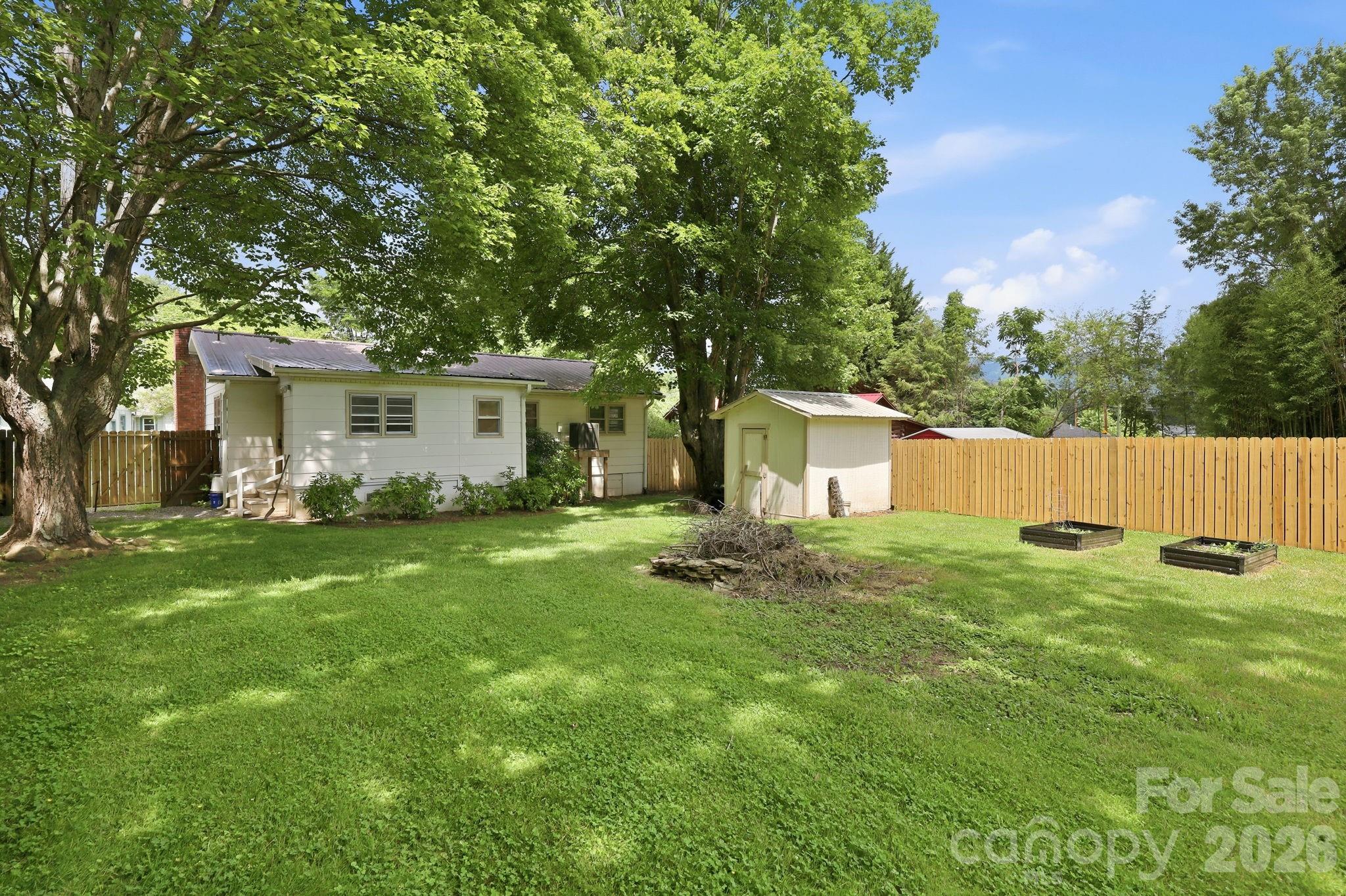 31 Edwards Street — Waynesville
