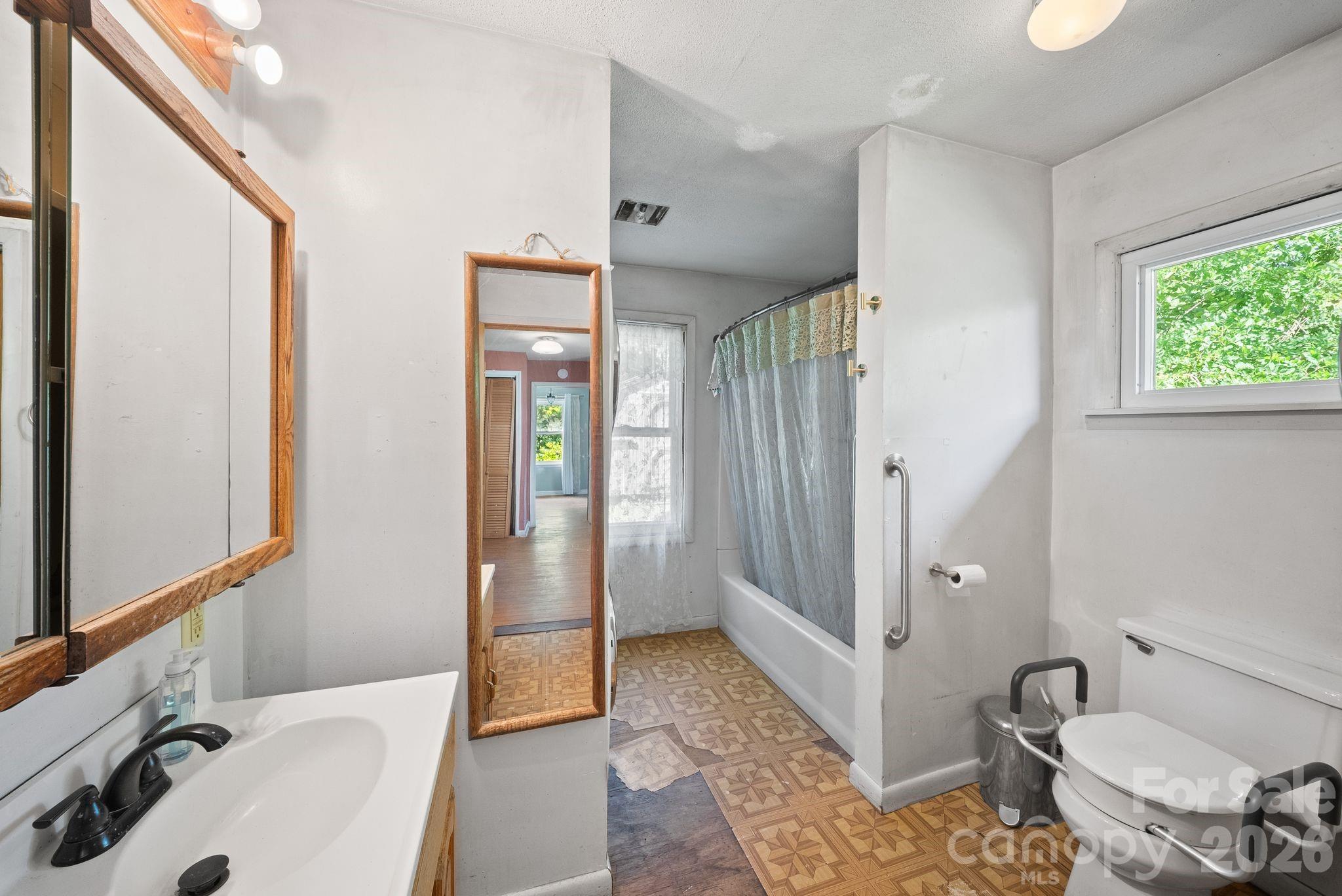 78 Green Oak Road — Asheville