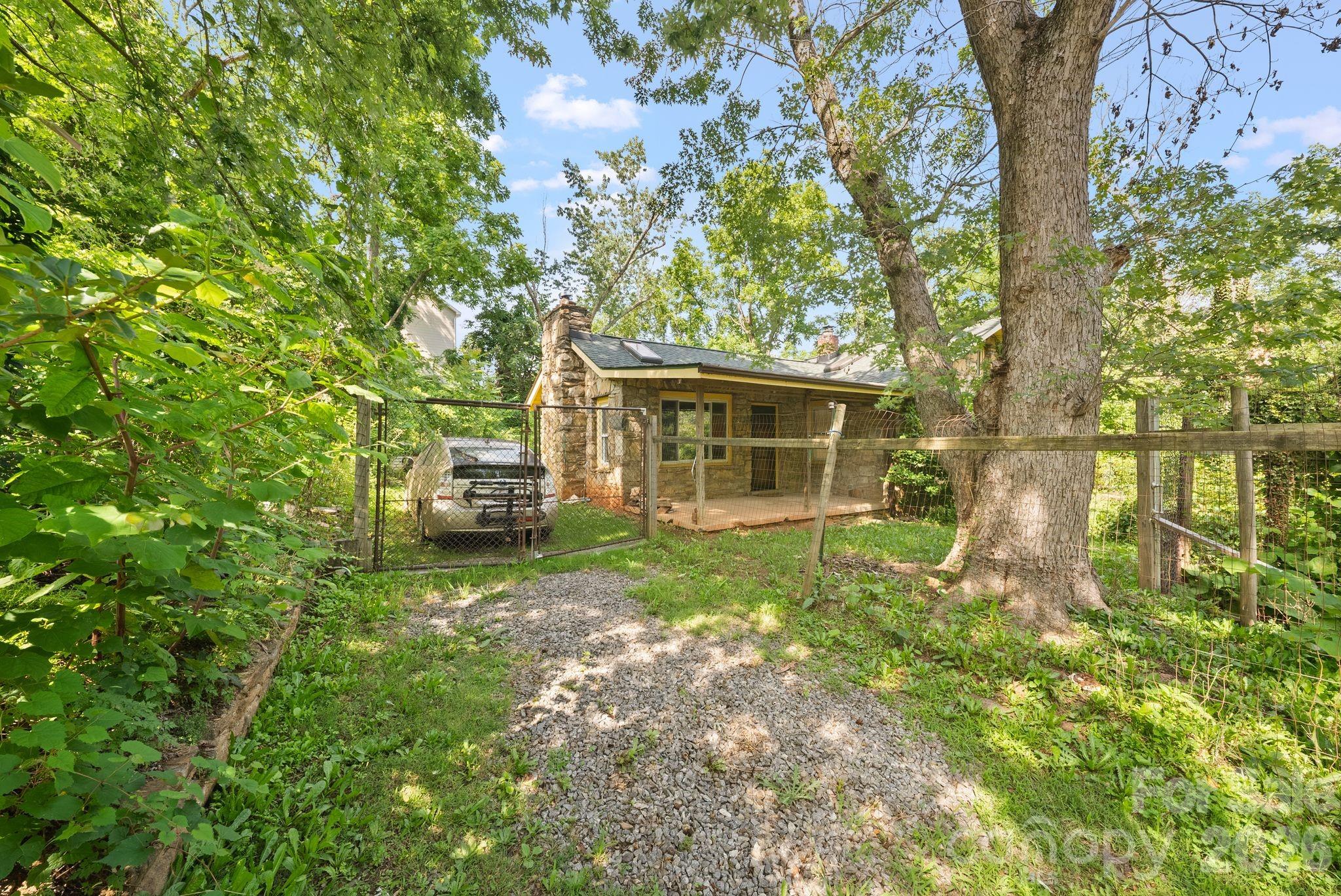 78 Green Oak Road — Asheville