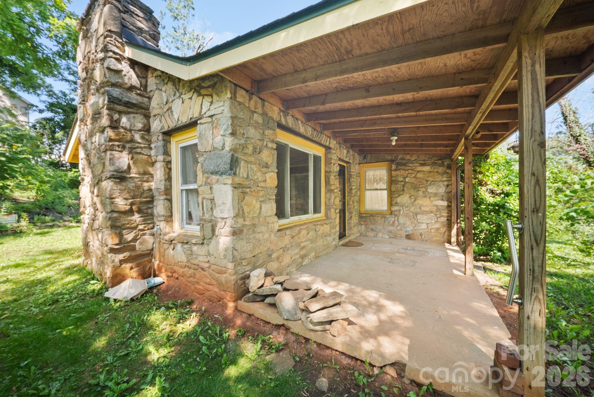 78 Green Oak Road — Asheville