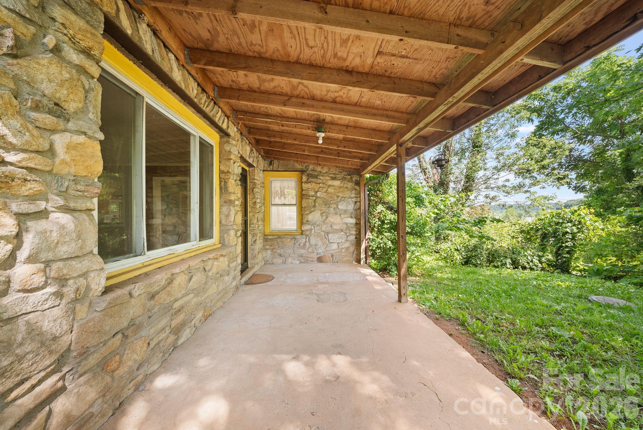 78 Green Oak Road — Asheville