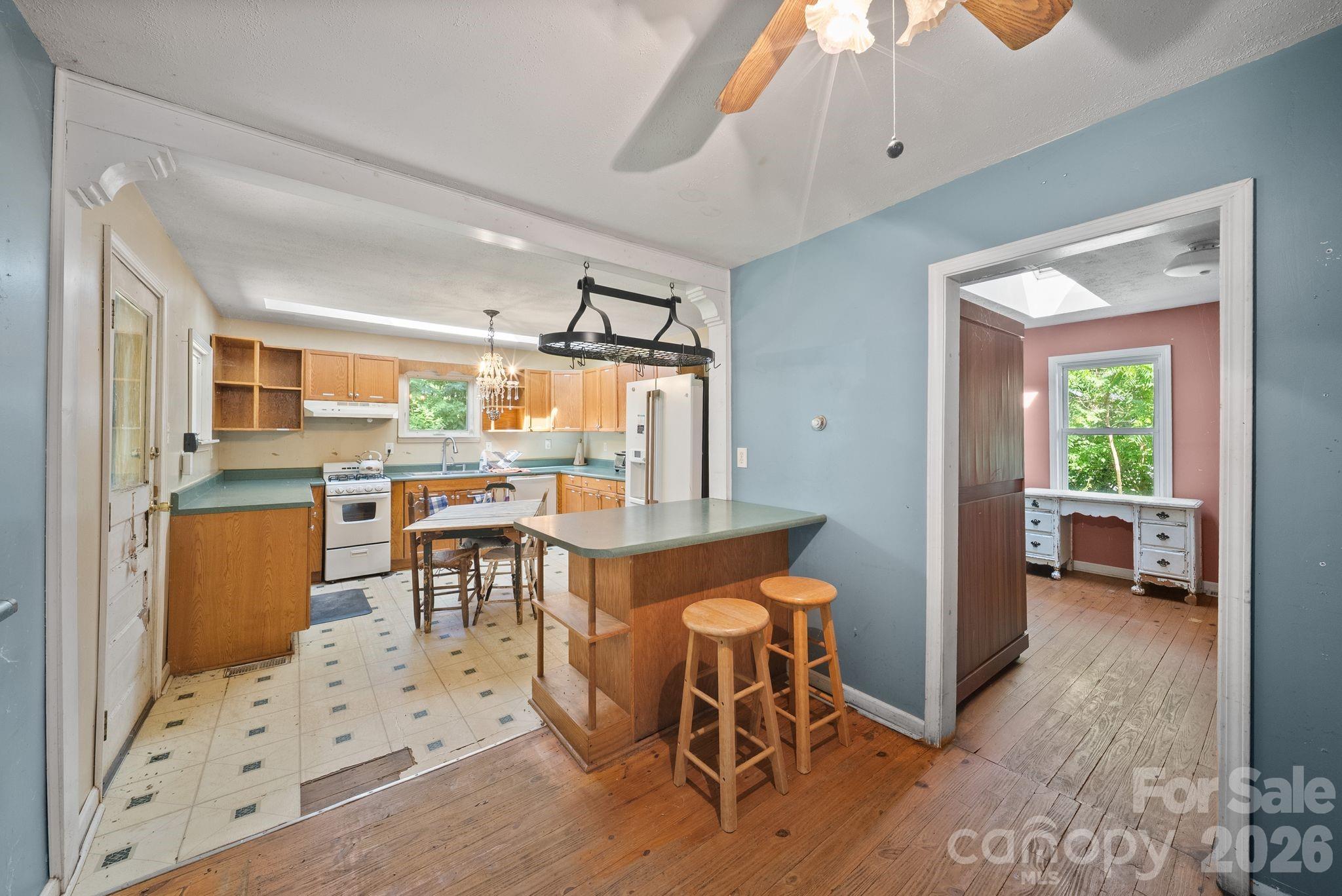 78 Green Oak Road — Asheville