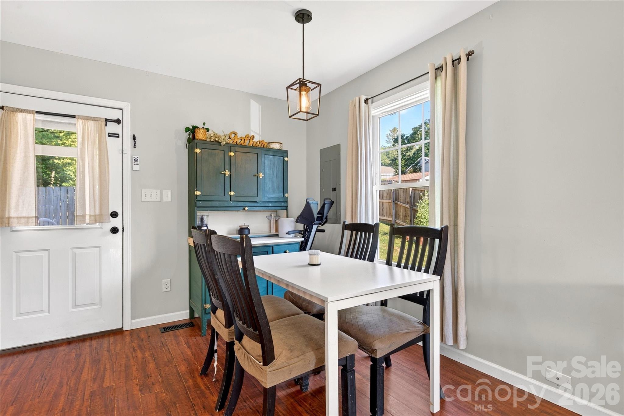 12 Jubilee Circle — Black Mountain