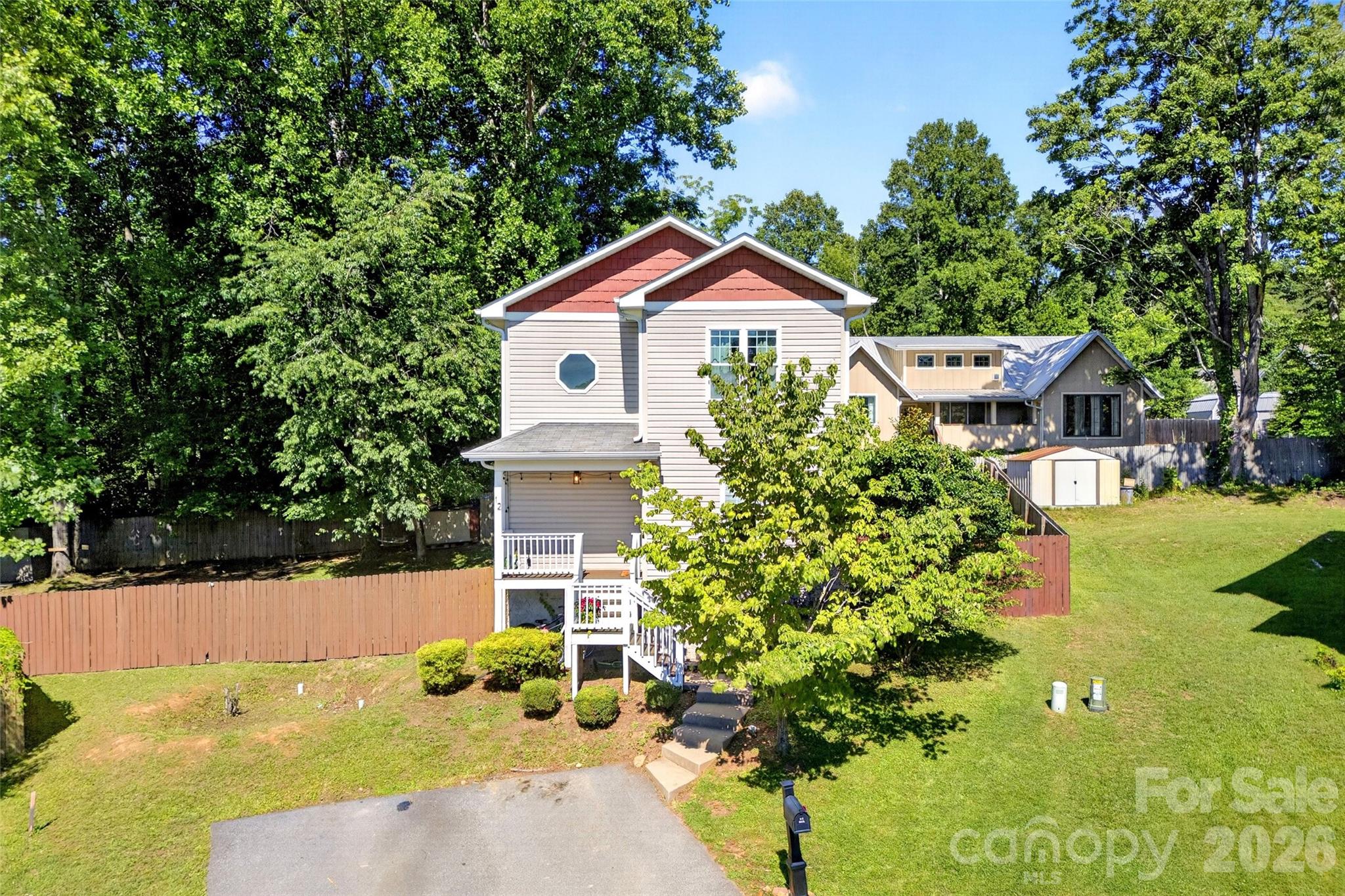 12 Jubilee Circle — Black Mountain