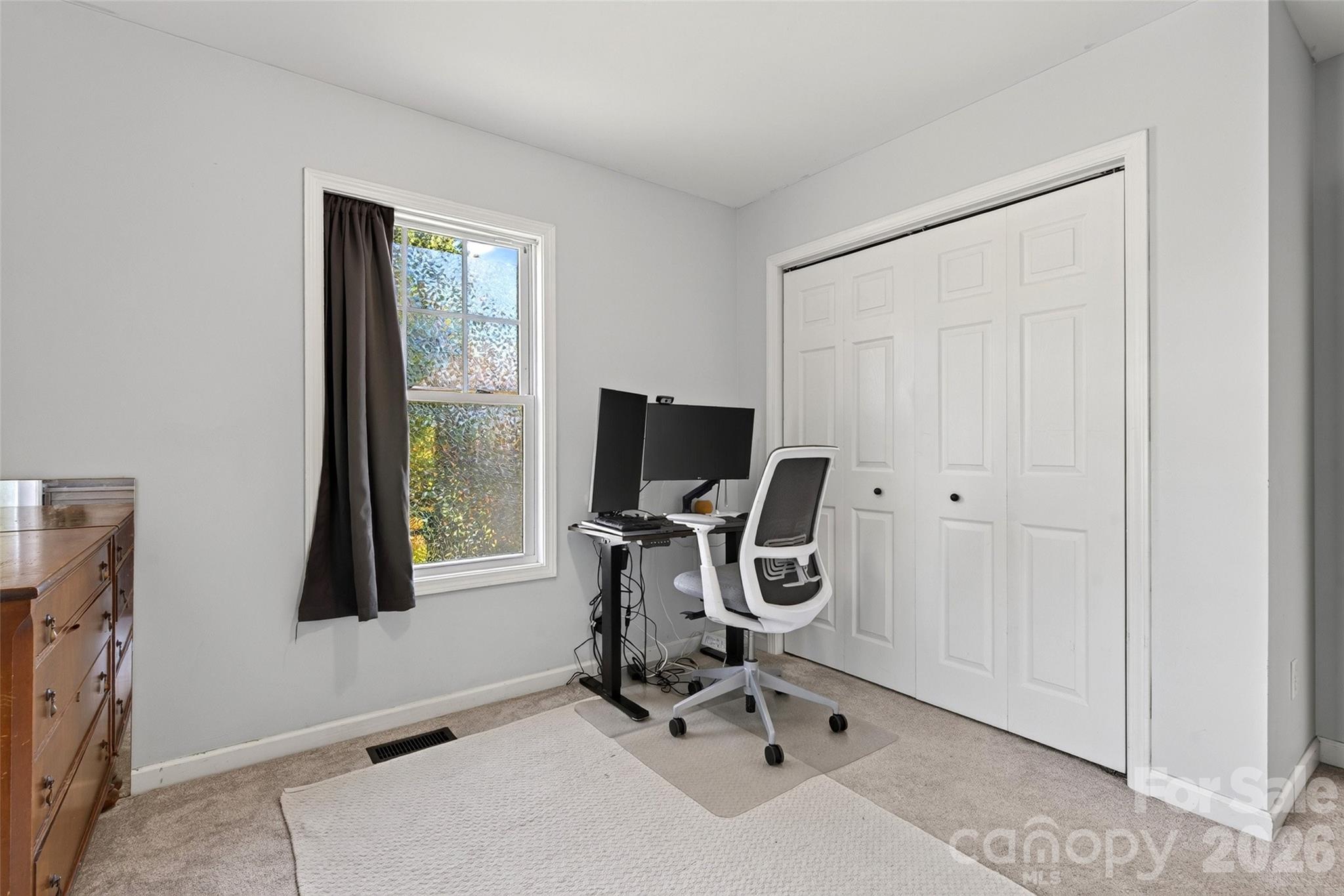 12 Jubilee Circle — Black Mountain