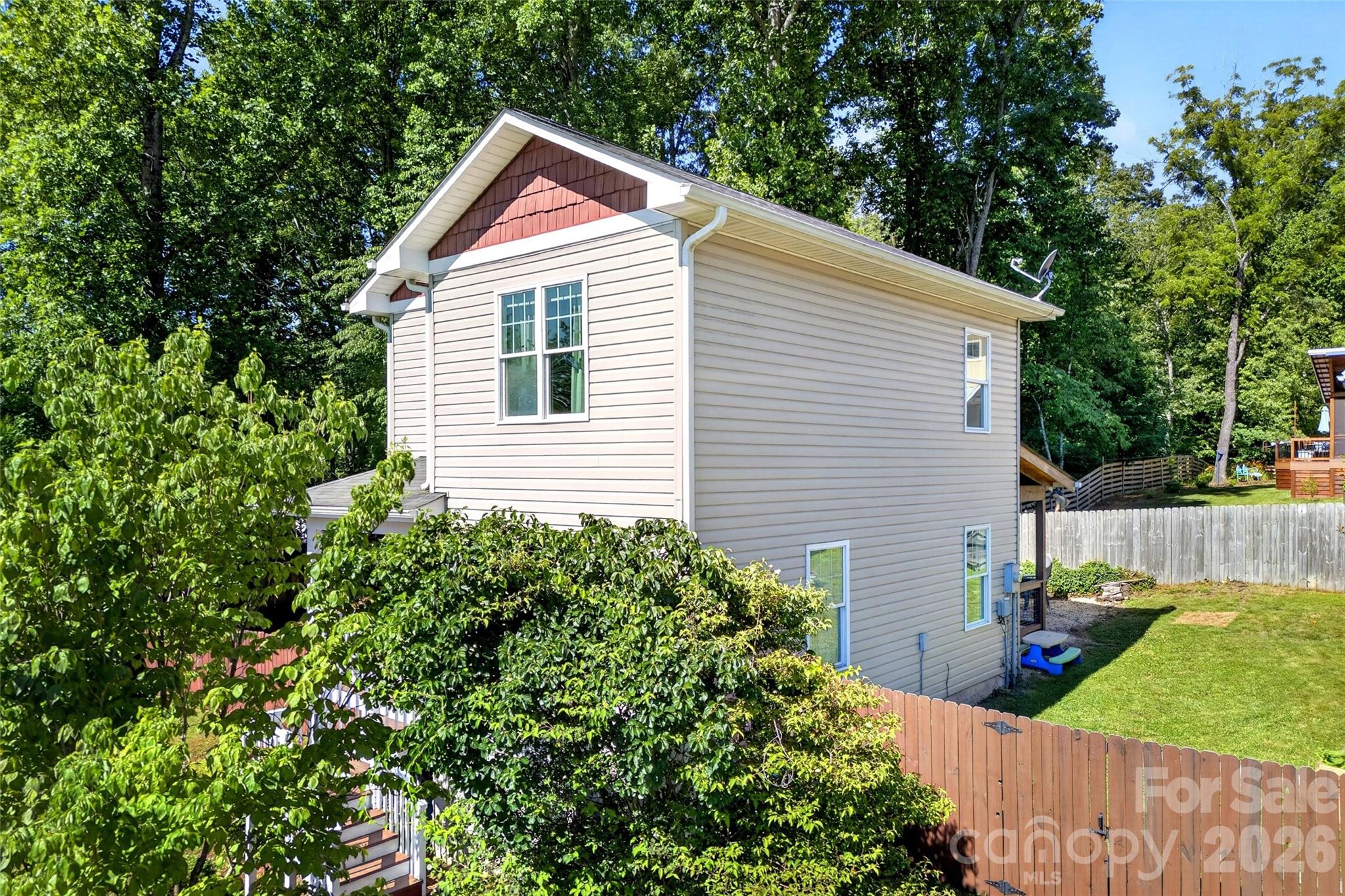 12 Jubilee Circle — Black Mountain