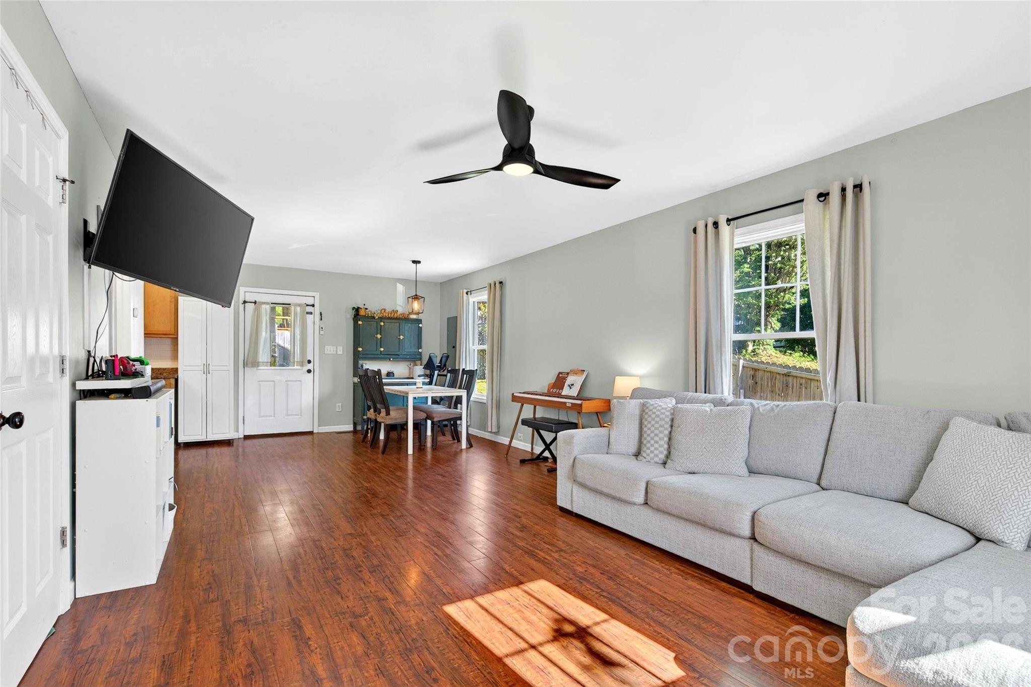 12 Jubilee Circle — Black Mountain
