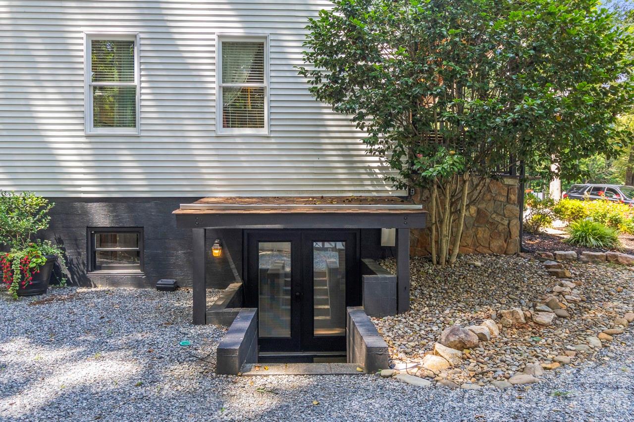 384 Rankin Hill Road — Troutman