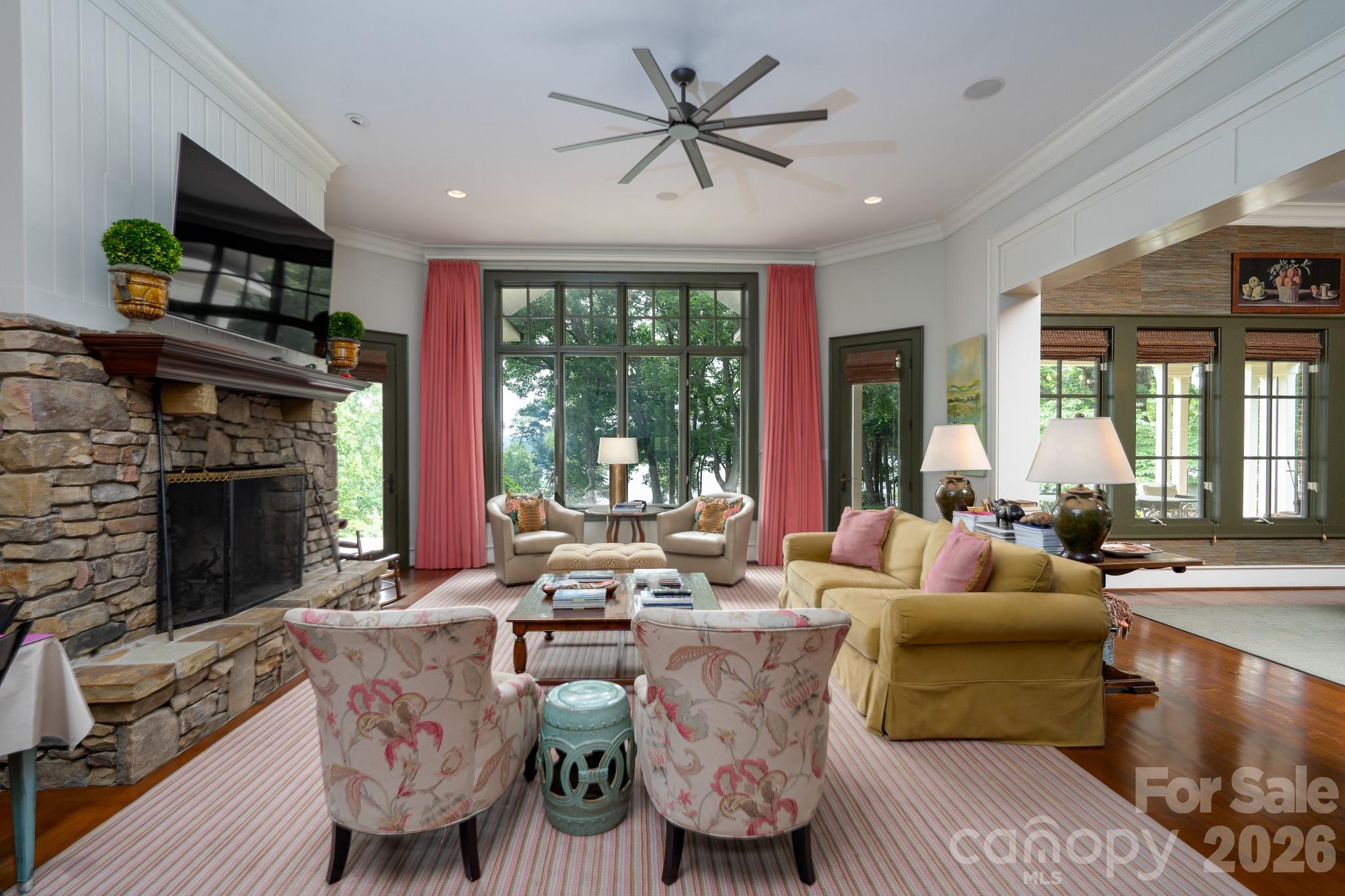 2375 Southpoint Lane — New London