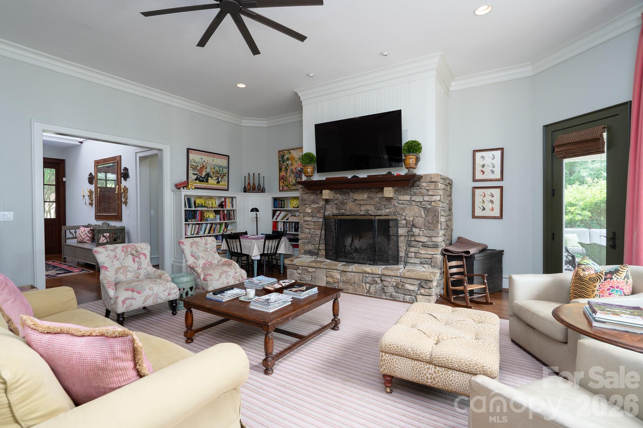 2375 Southpoint Lane — New London