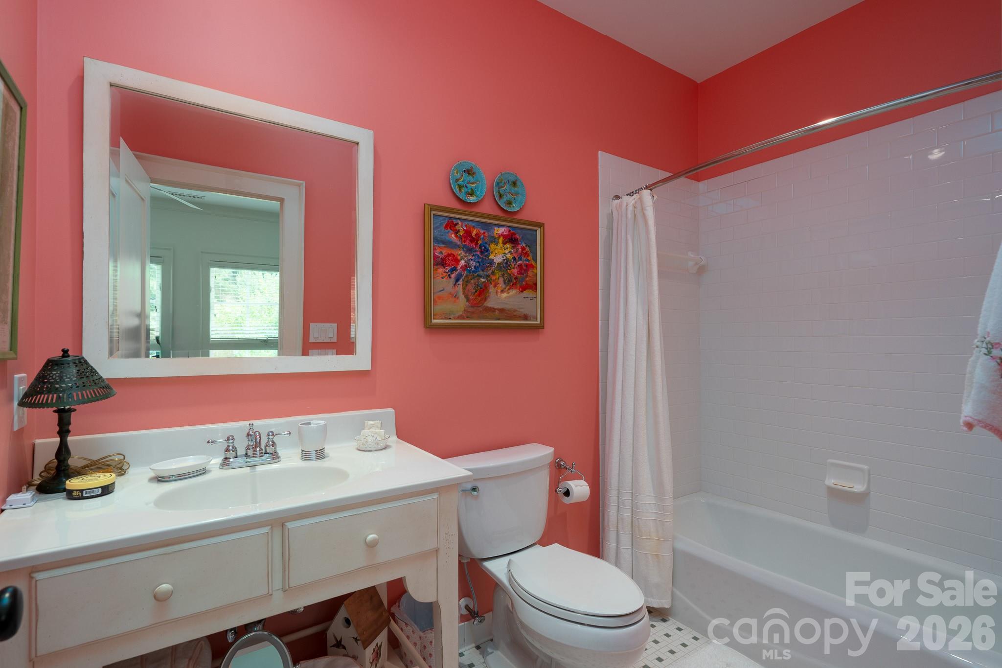 2375 Southpoint Lane — New London